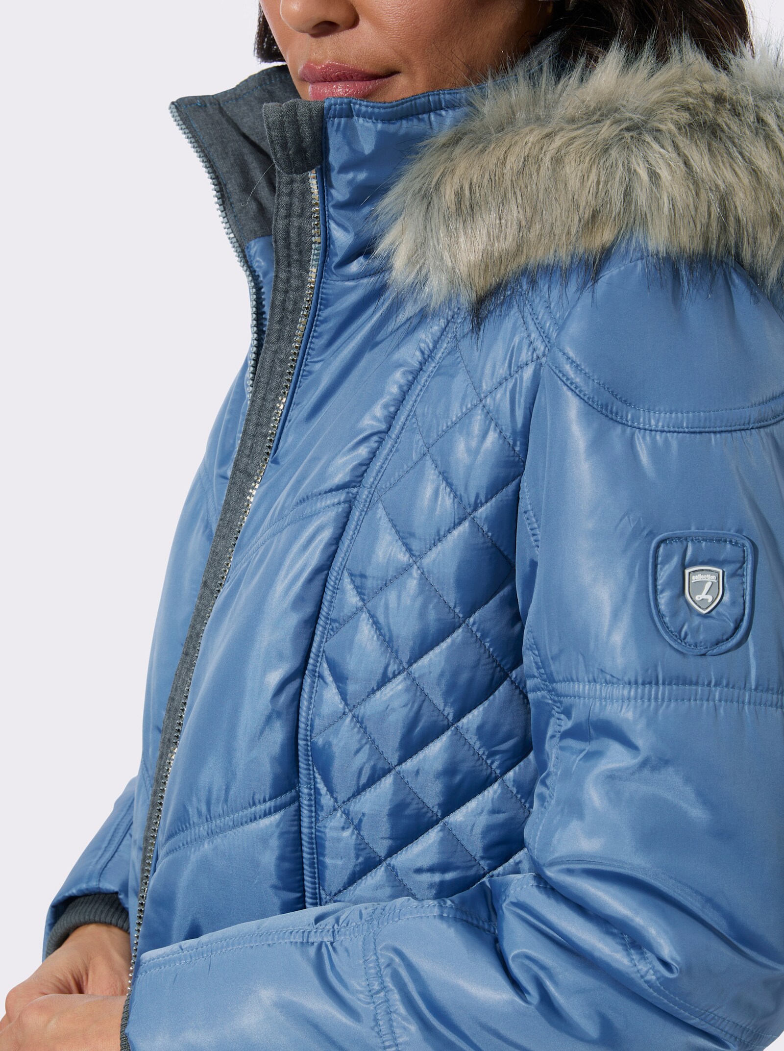 Steppjacke mit Kapuze mit Pelz-Imitat - mittelblau