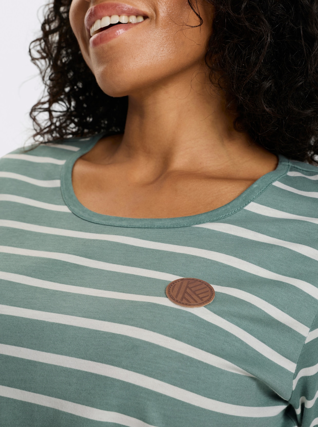 Langarmshirt mit Patch im Vorderteil, geringelt - jade-ecru-geringelt