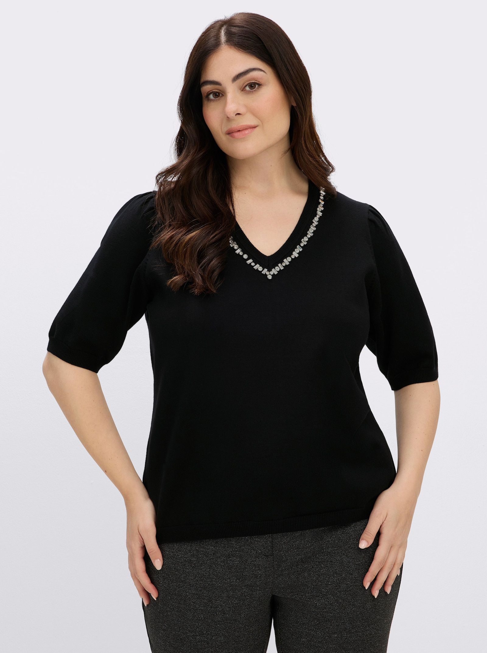 sheego V-Ausschnitt-Pullover mit Strass-Verzierung - schwarz