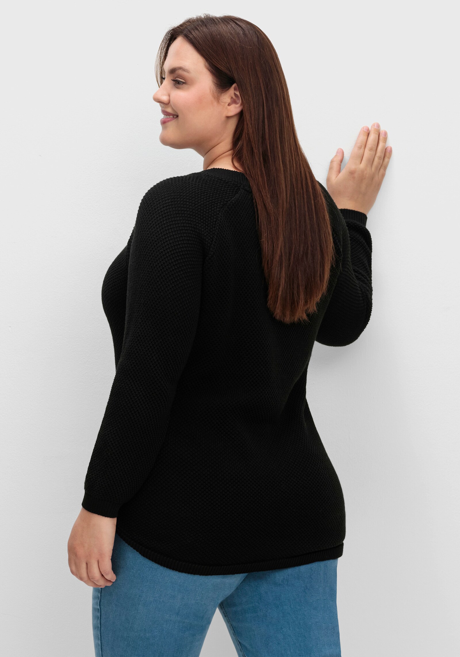 Rundhalspullover mit abgerundetem Saum - schwarz