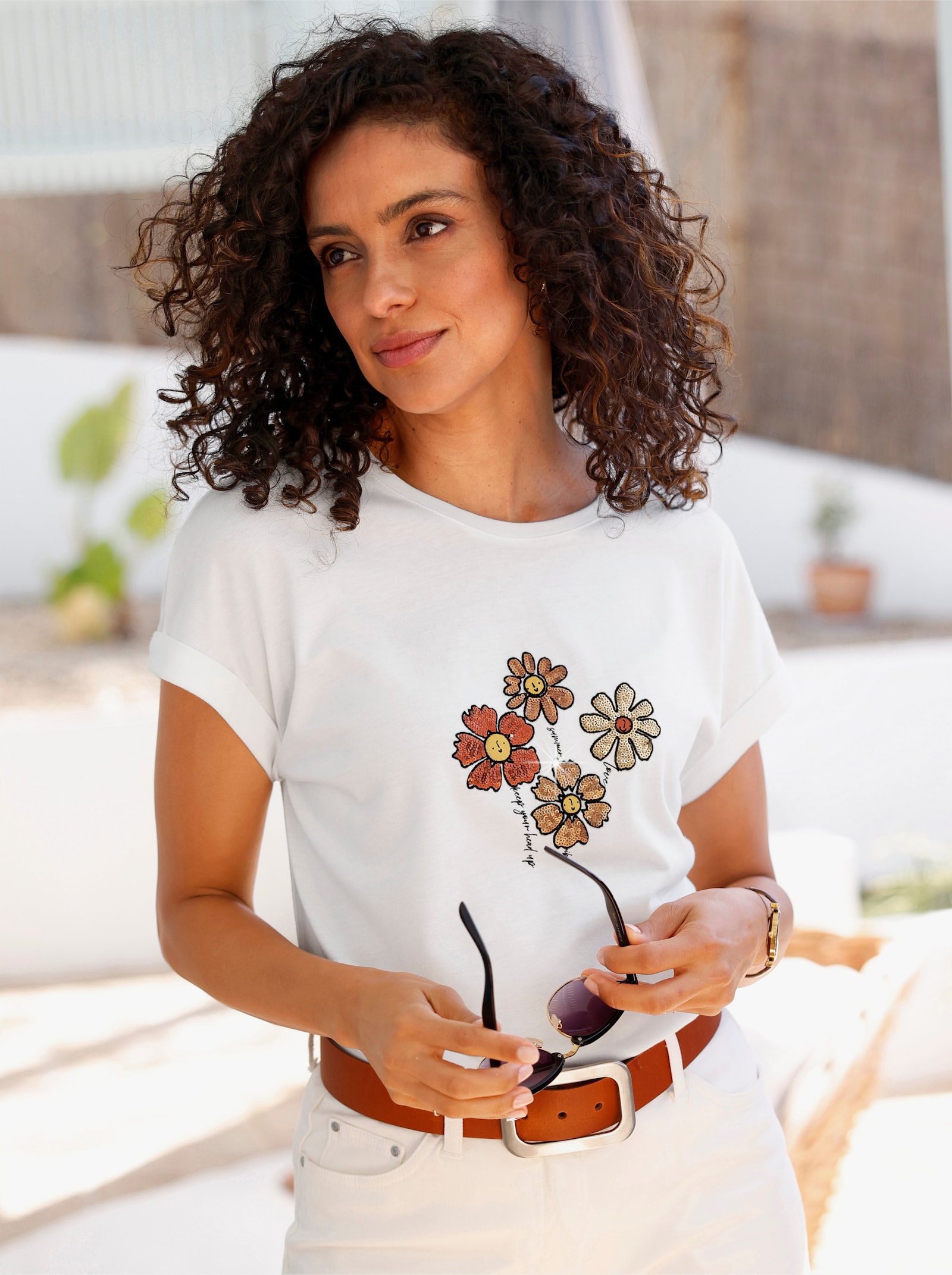 Shirt met ronde hals en paillettenbloemen - ecru