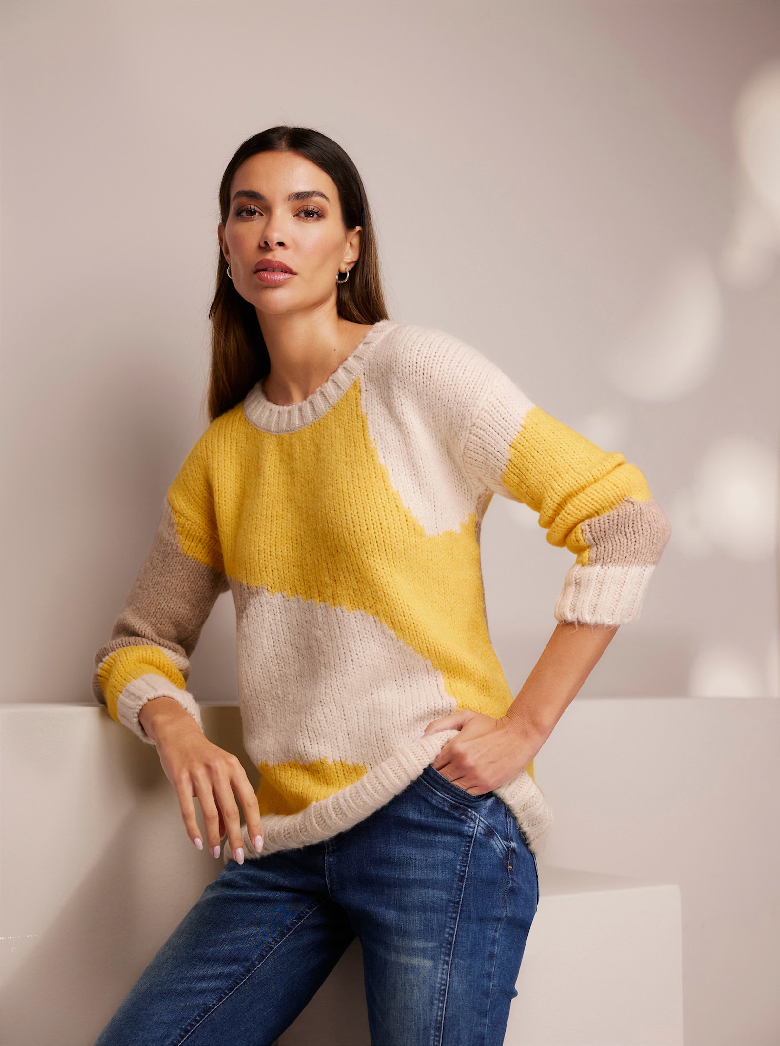 heine Strickpullover in Colour-Blocking-Optik - sonnengelb-champagner-gemustert