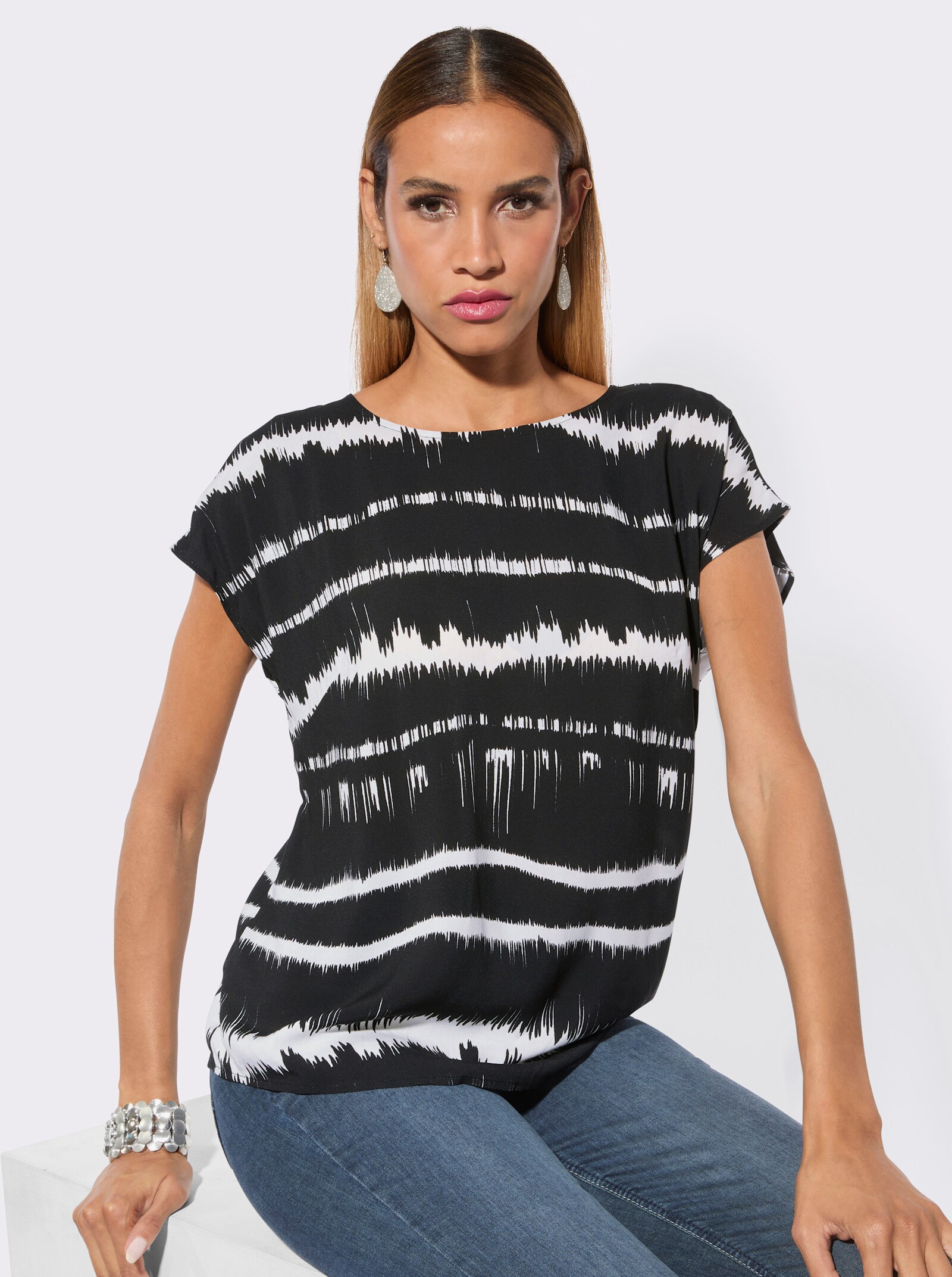 Druckbluse mit Rundhals-Ausschnitt - schwarz-weiß-bedruckt