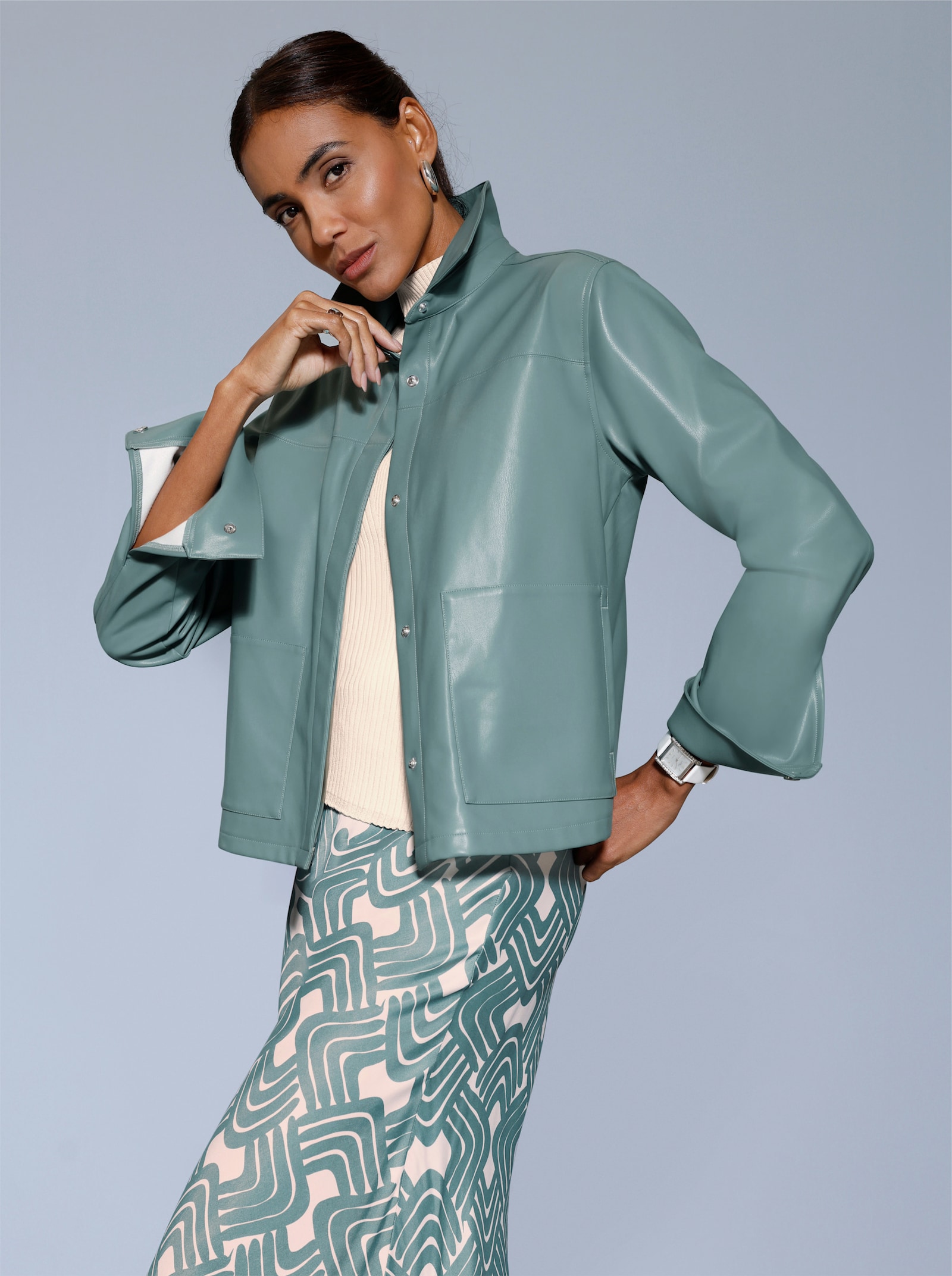 Lederimitat-Blazer mit verdeckter Druckknopfleiste - jade