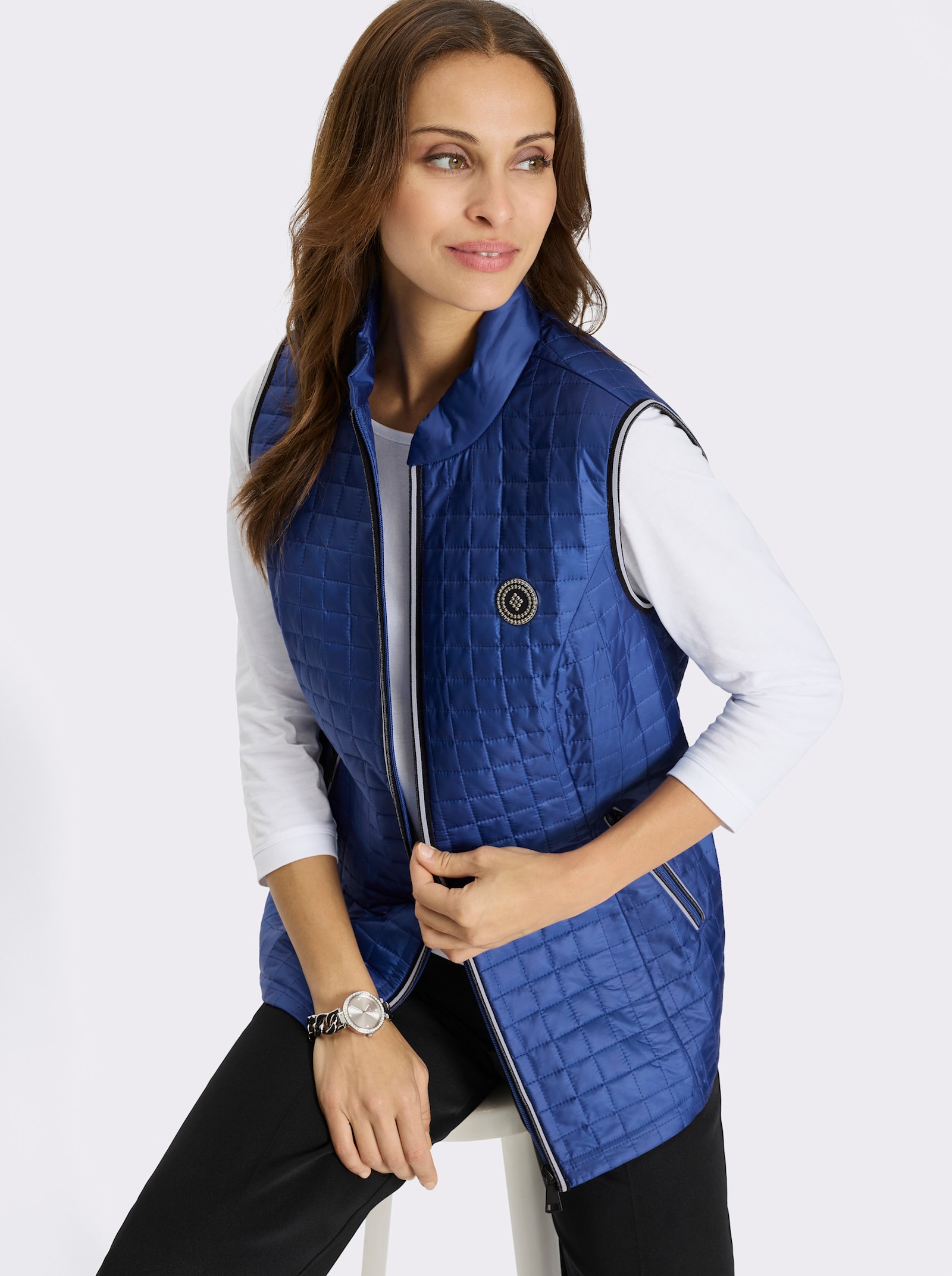 Prošívaná vesta s kontrastními paspulkami - královská modrá