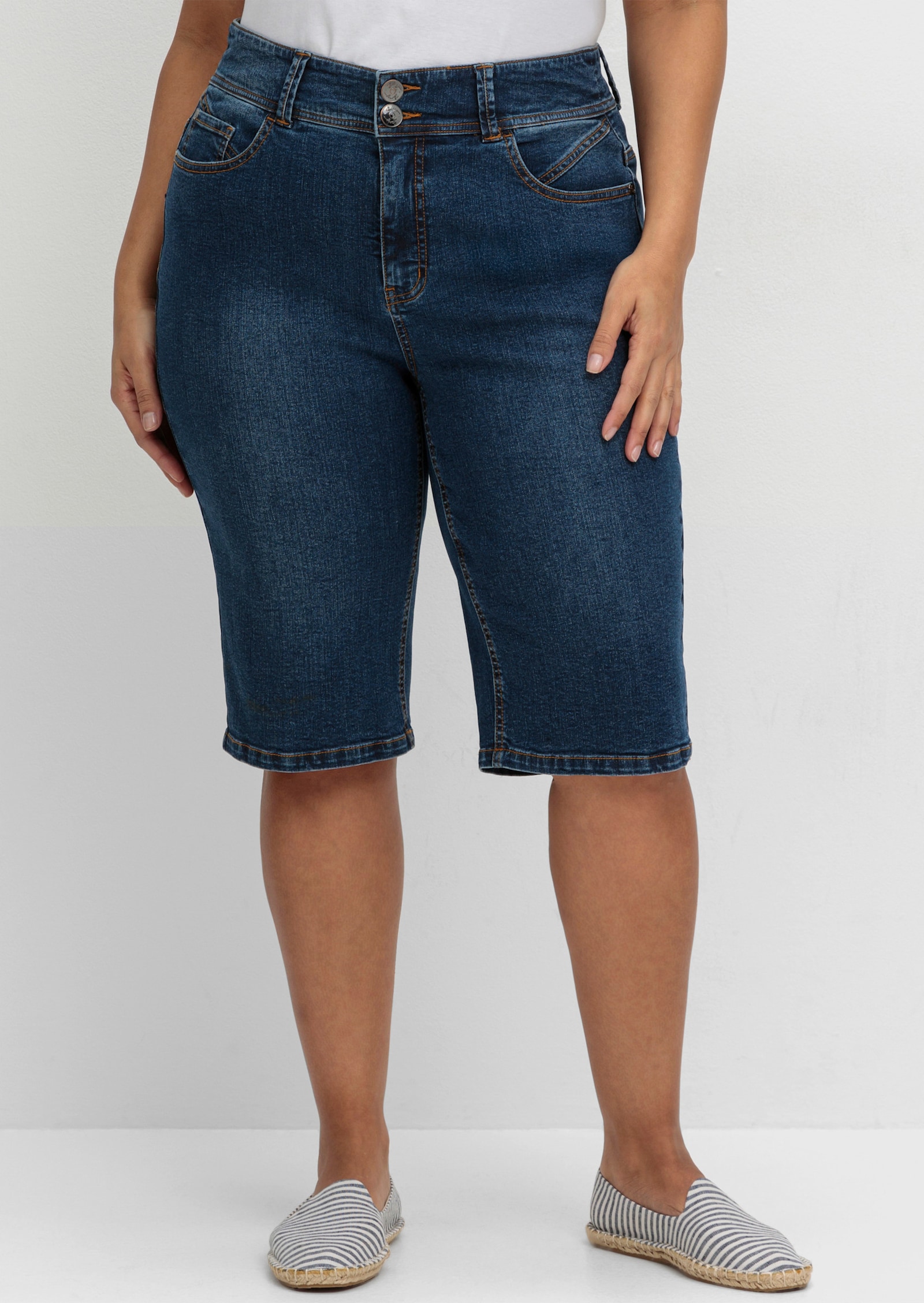 sheego Jeansbermuda in curvy snit MANUELA - dark blue denim