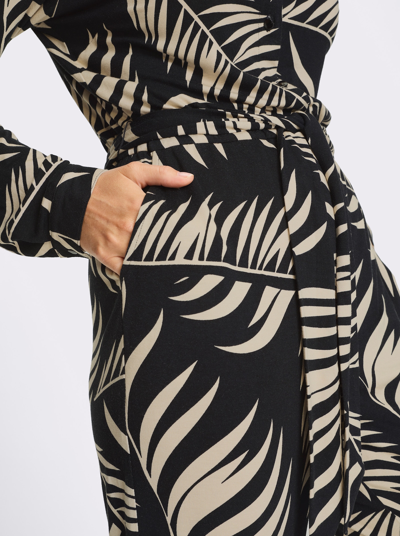 heine Jumpsuit mit Allover-Druck - schwarz-sand-bedruckt