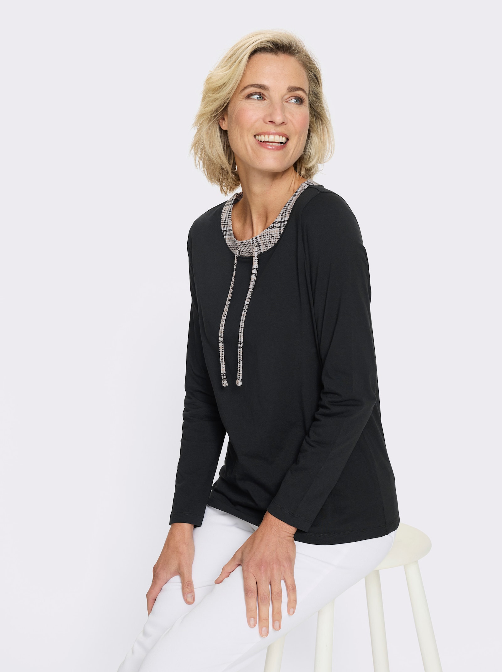 Langarmshirt mit Bindeband und Ösen - schwarz