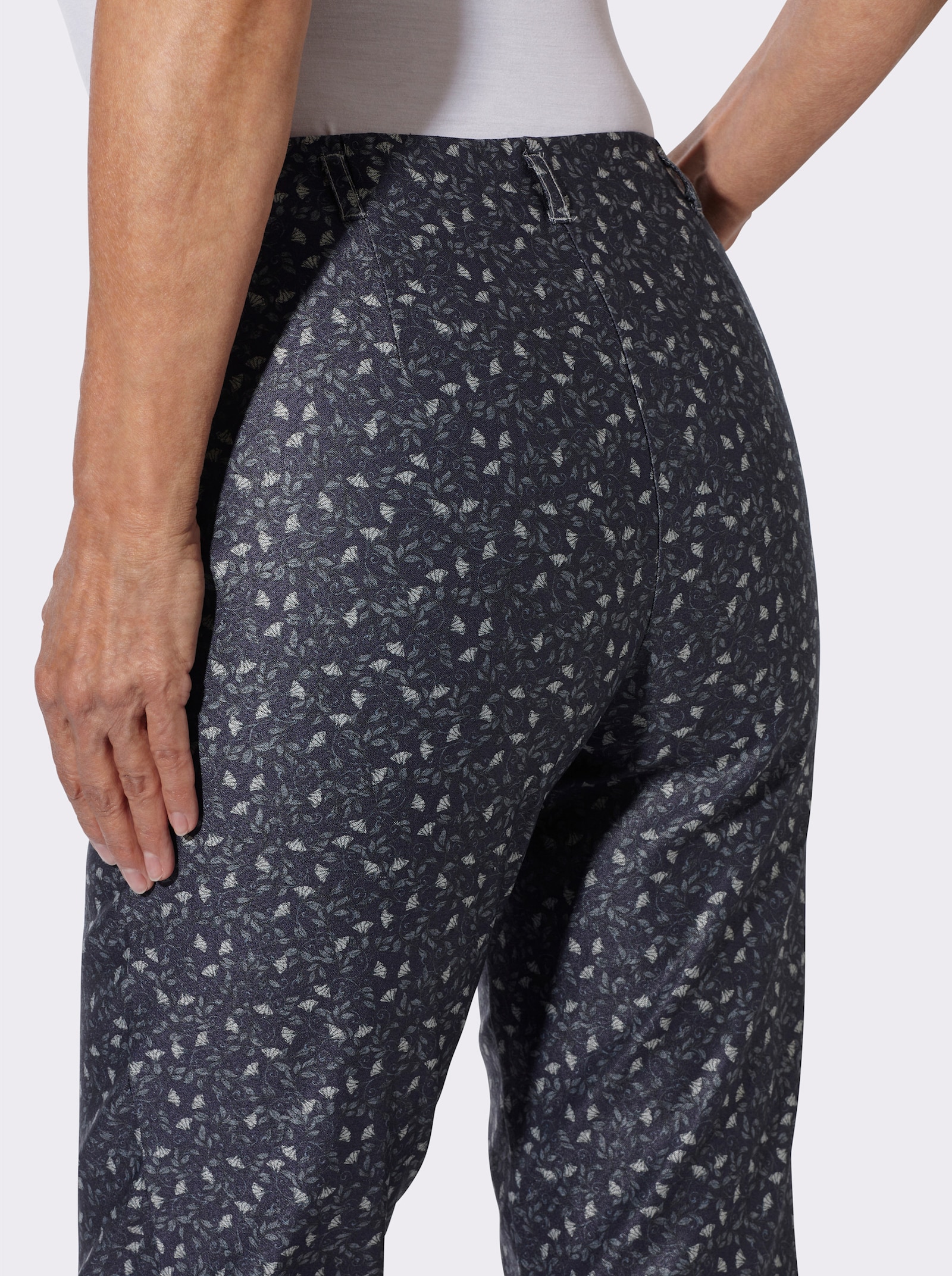 Cosma Schlupfhose mit Blüten- und Blätterdruck - marine-bedruckt