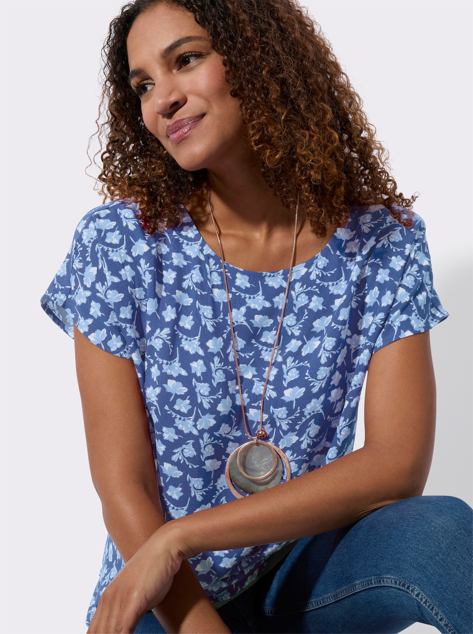 Blusenshirt mit Blüten-Dessin - jeansblau-weiß-bedruckt