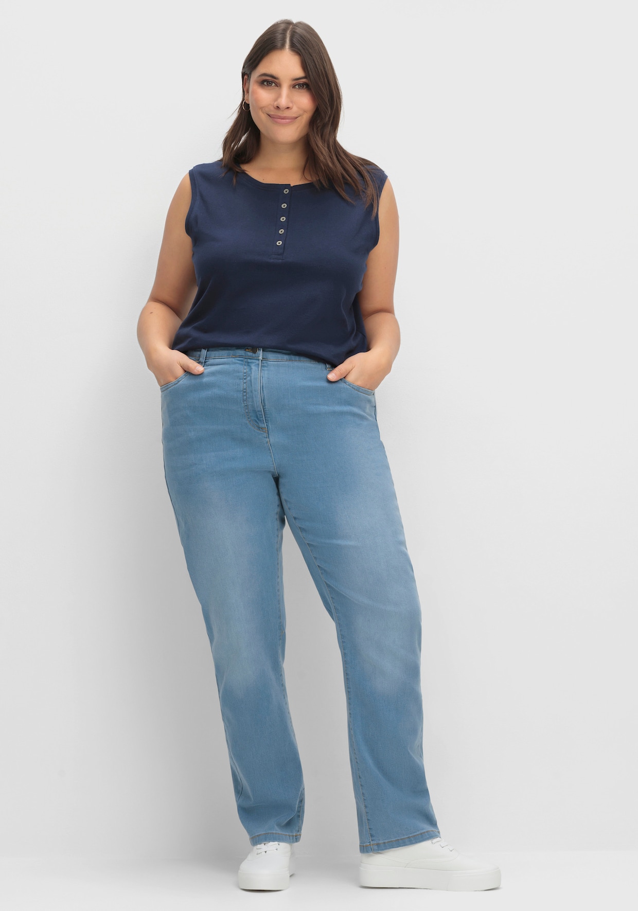 High-waist-Jeans mit innenliegendem Dehnbund - blue-bleached