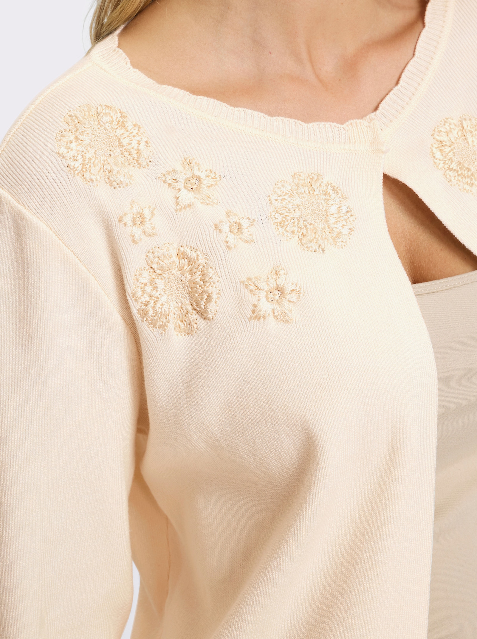 heine Feinstrickjacke mit glänzender Blütenstickerei - champagner