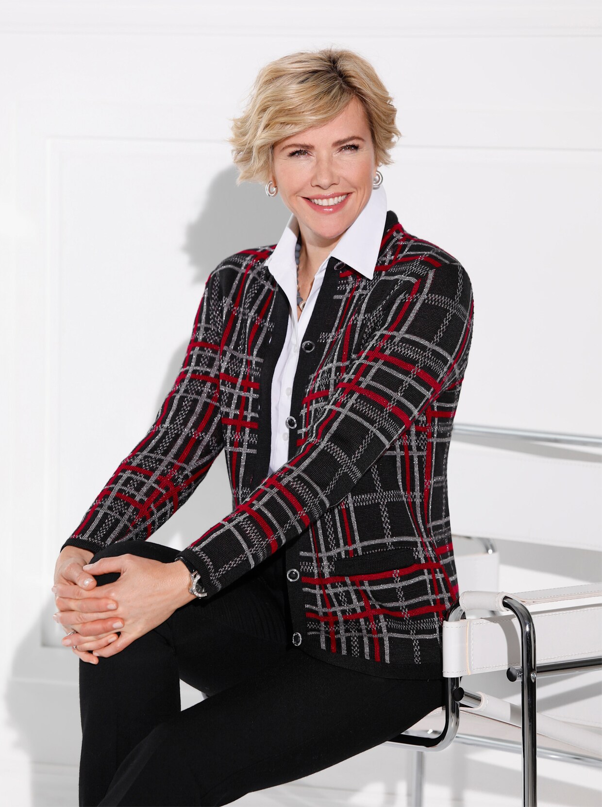 Strickjacke - schwarz-rot-gemustert