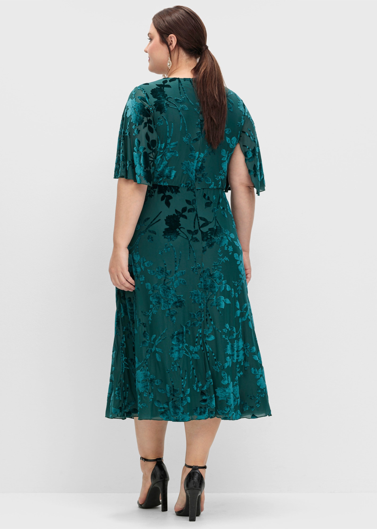 sheego Robe de cocktail avec motif dévoré - bleu pétrole imprimé