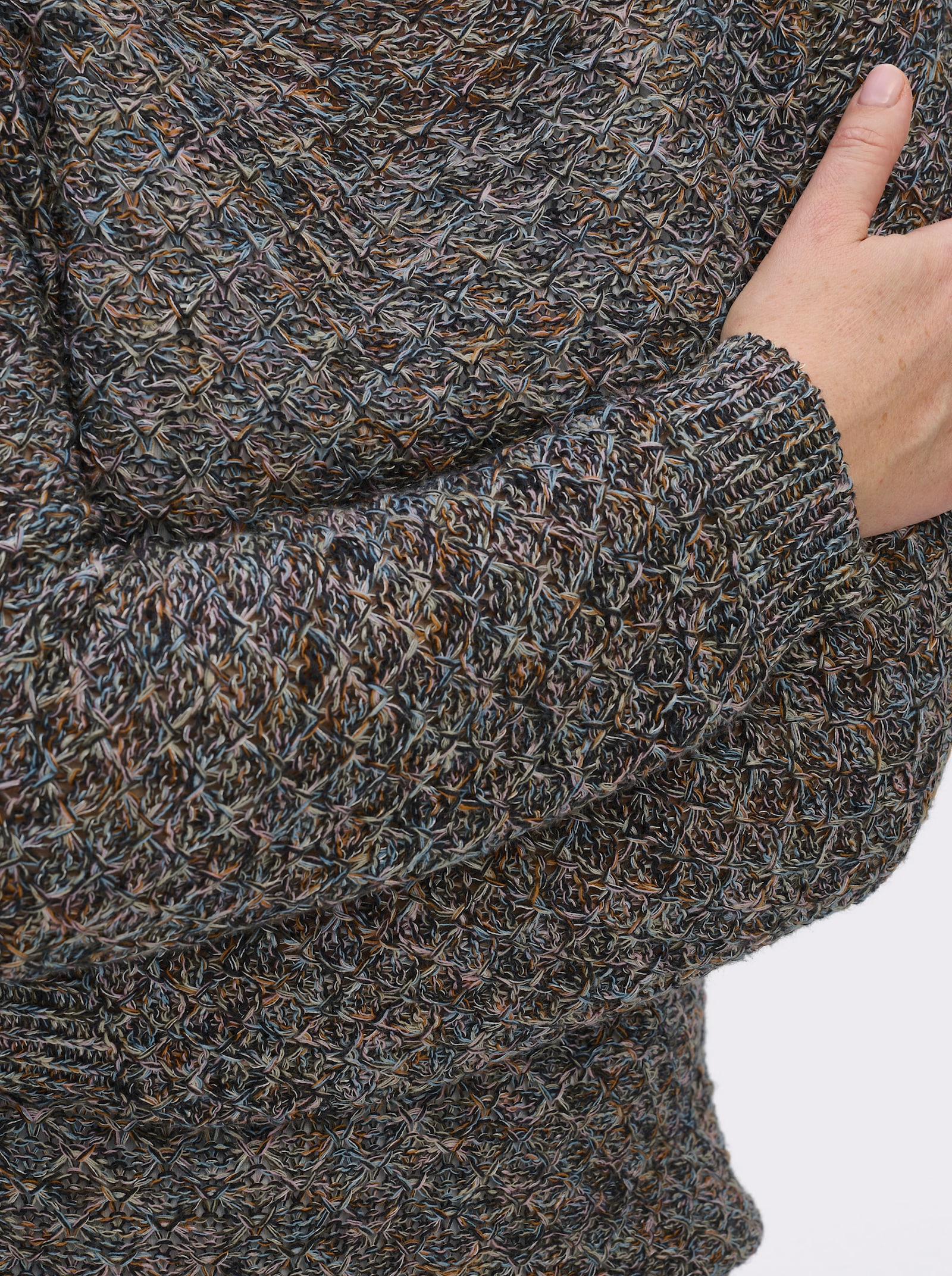 Rundhalspullover mit Multicolor-Garn - schwarz-gemustert