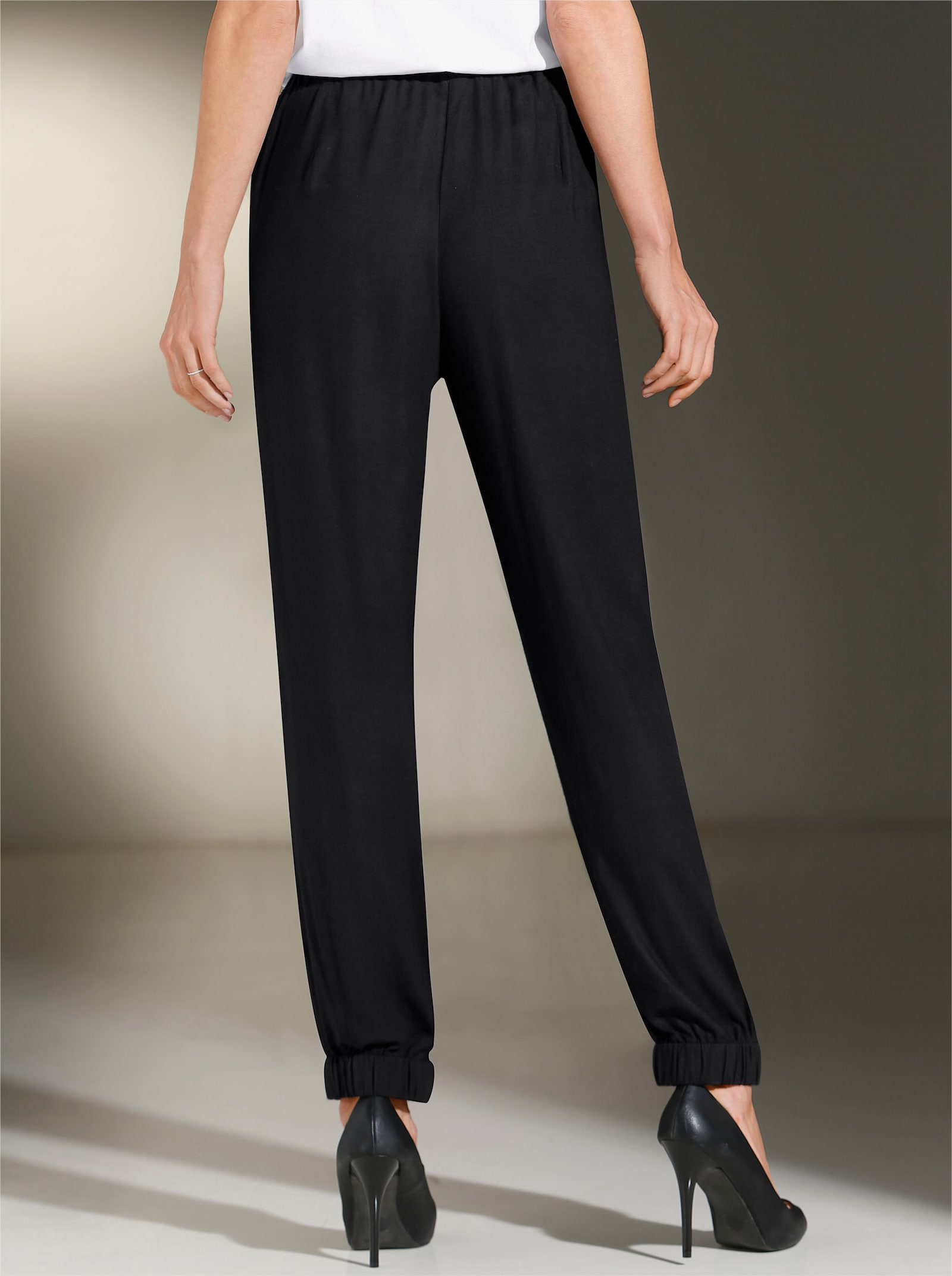 Haremshose mit Bündchen am Saum - schwarz