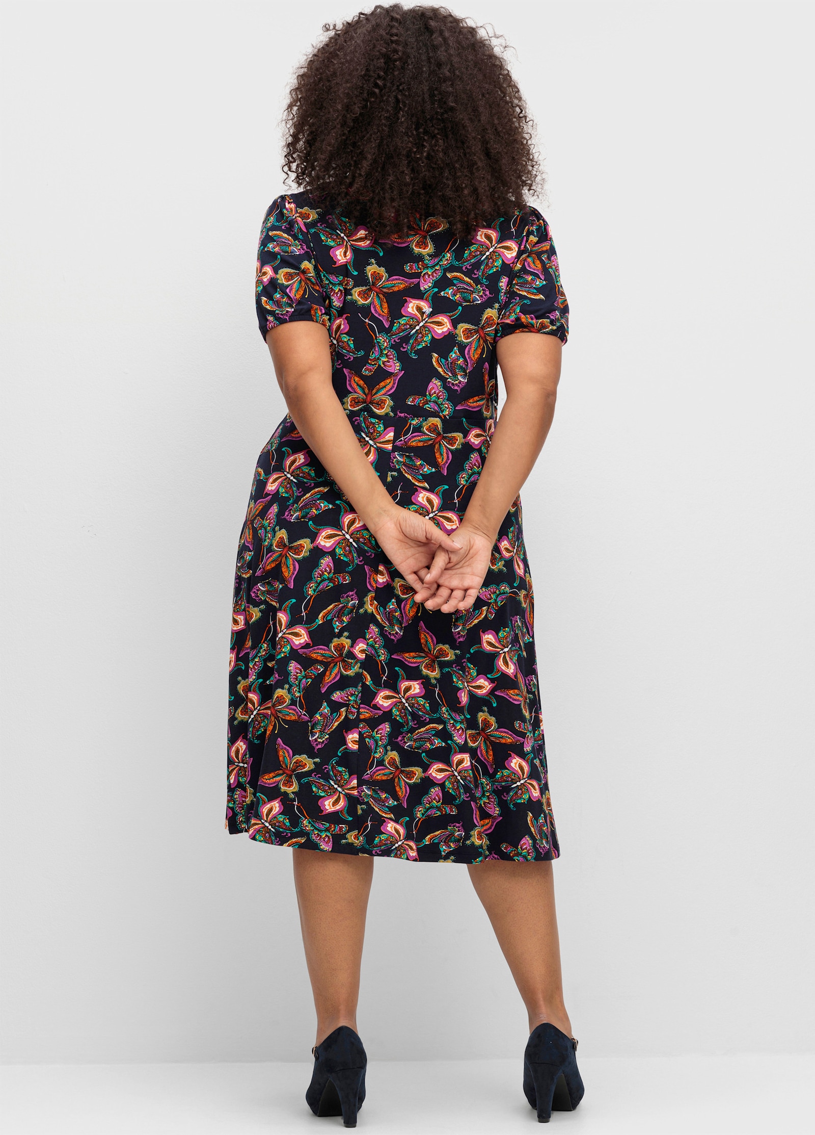 sheego by Joe Browns Jerseykleid mit farbenfrohem Alloverprint - nachtblau-gemustert
