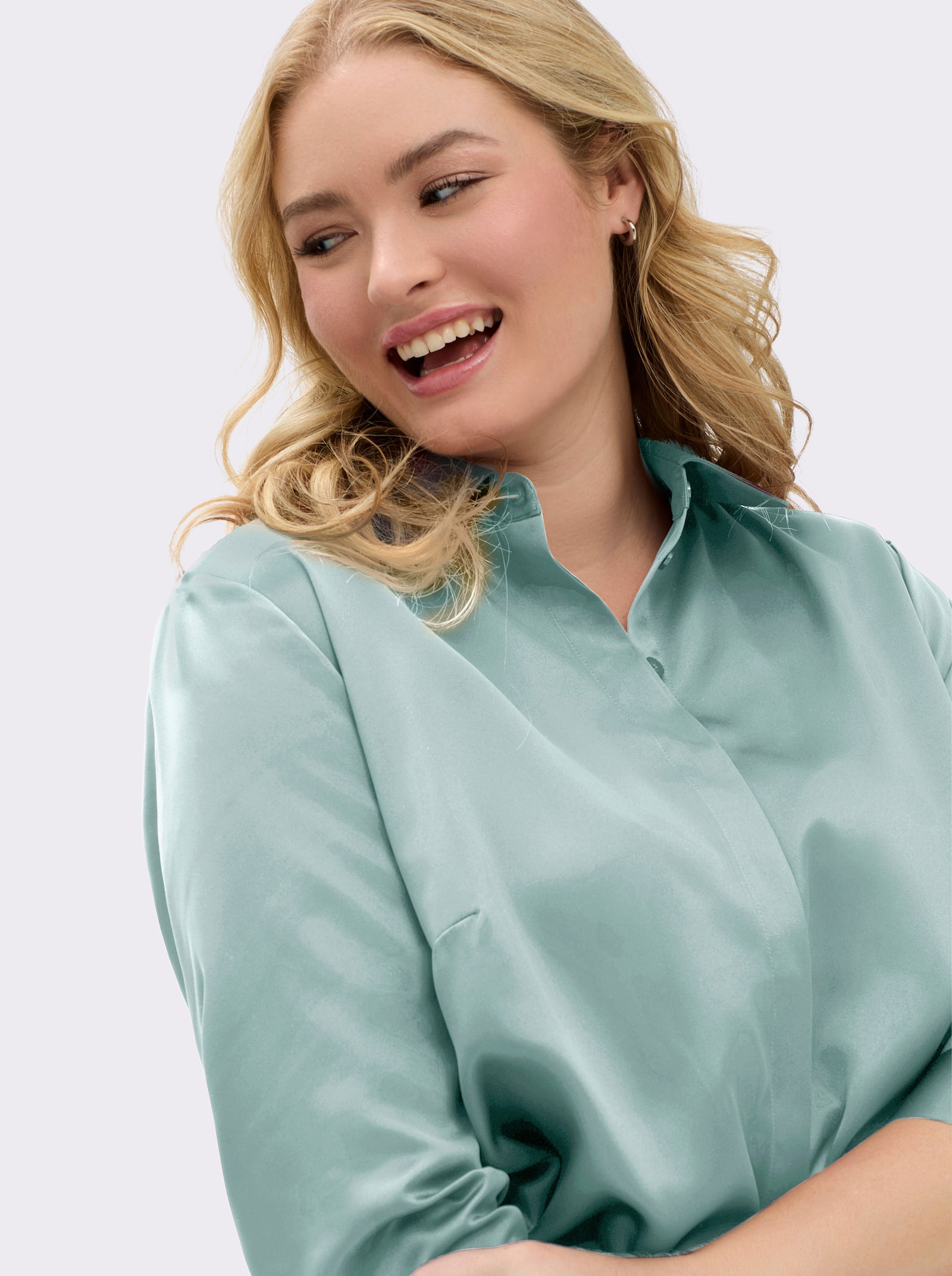 sheego Satinbluse mit verkürztem Saum vorn - kalkmint