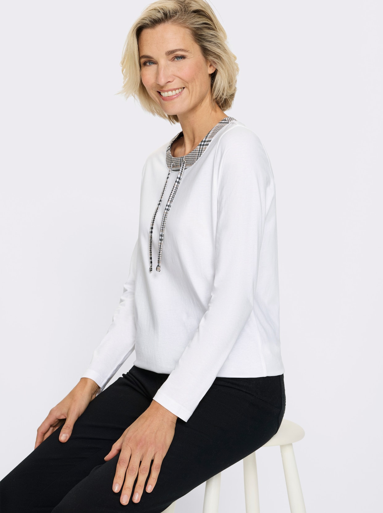 Langarmshirt mit Bindeband und Ösen - ecru