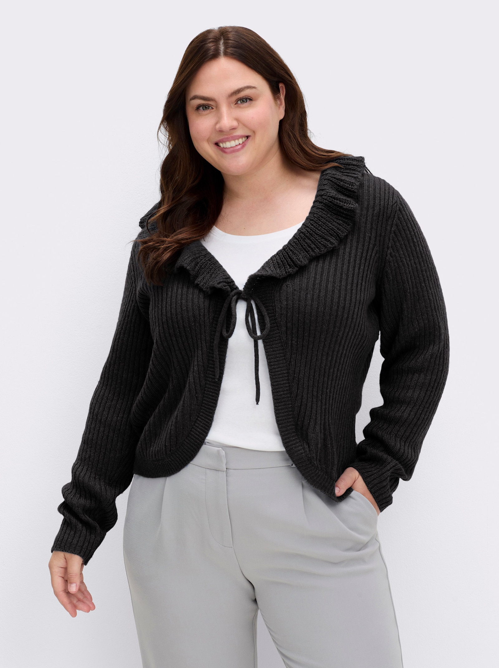 sheego by Joe Browns Strickjacke mit Kragen in Volantform - schwarz