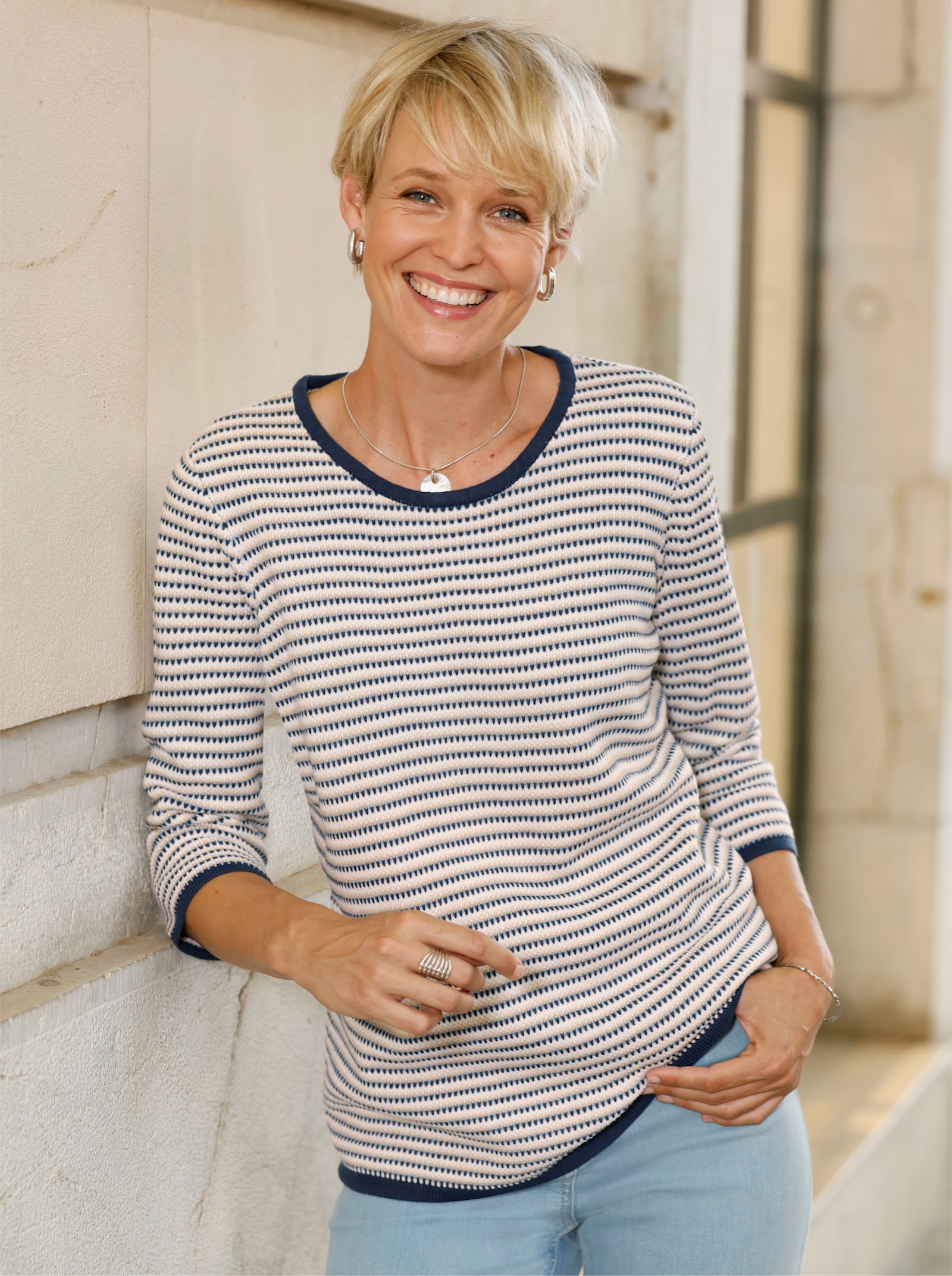 Jacquard-Pullover mit 3/4-Ärmeln - ecru-dunkelblau-gemustert