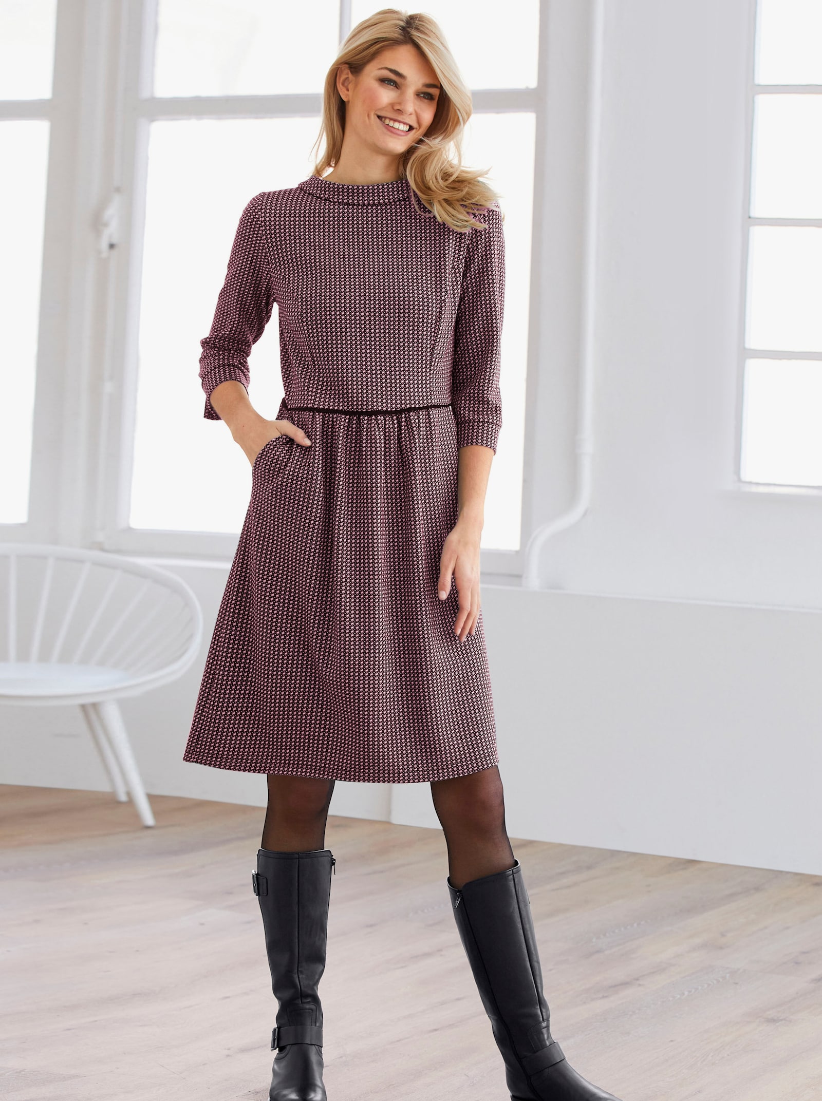 heine Jerseykleid mit 2 Taschen - schwarz-altrosa-gemustert