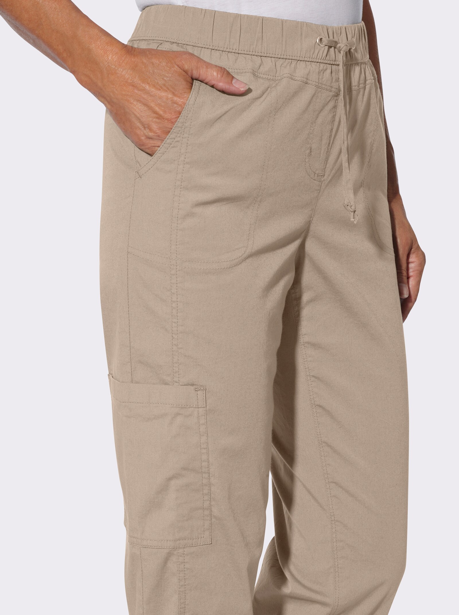 Schlupfhose mit aufgesetzter Tasche am Bein - sesam