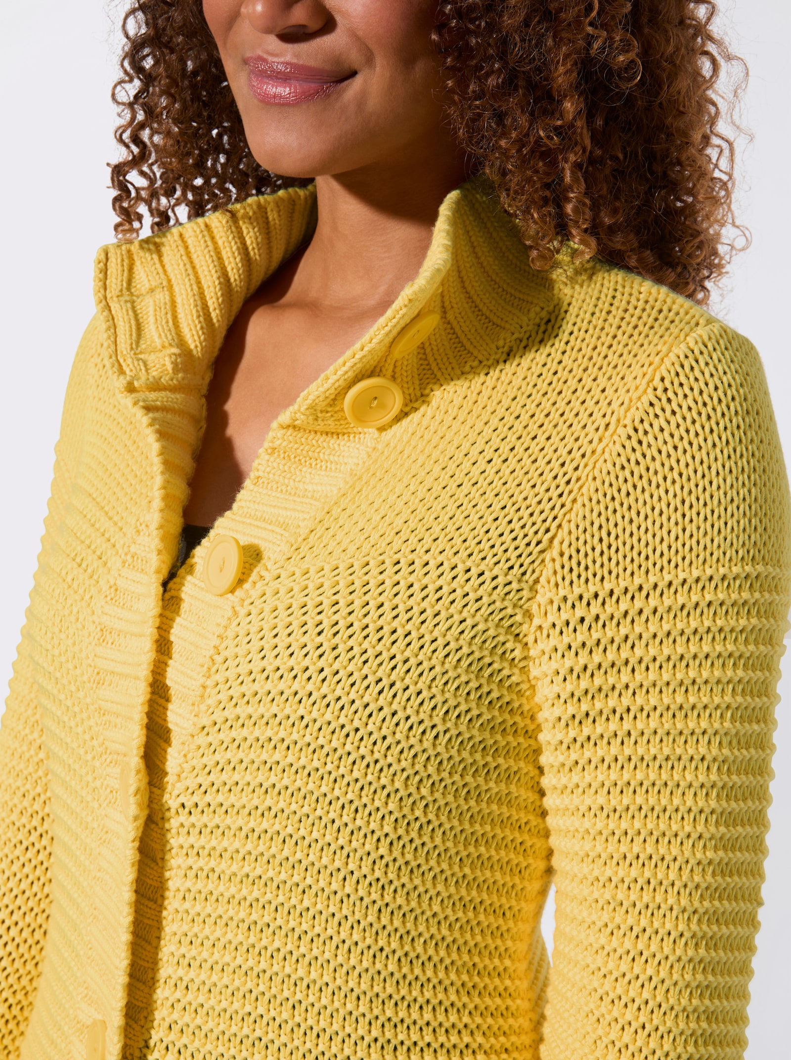 Longstrickjacke mit partiellen Fantasiemuster - zitrone