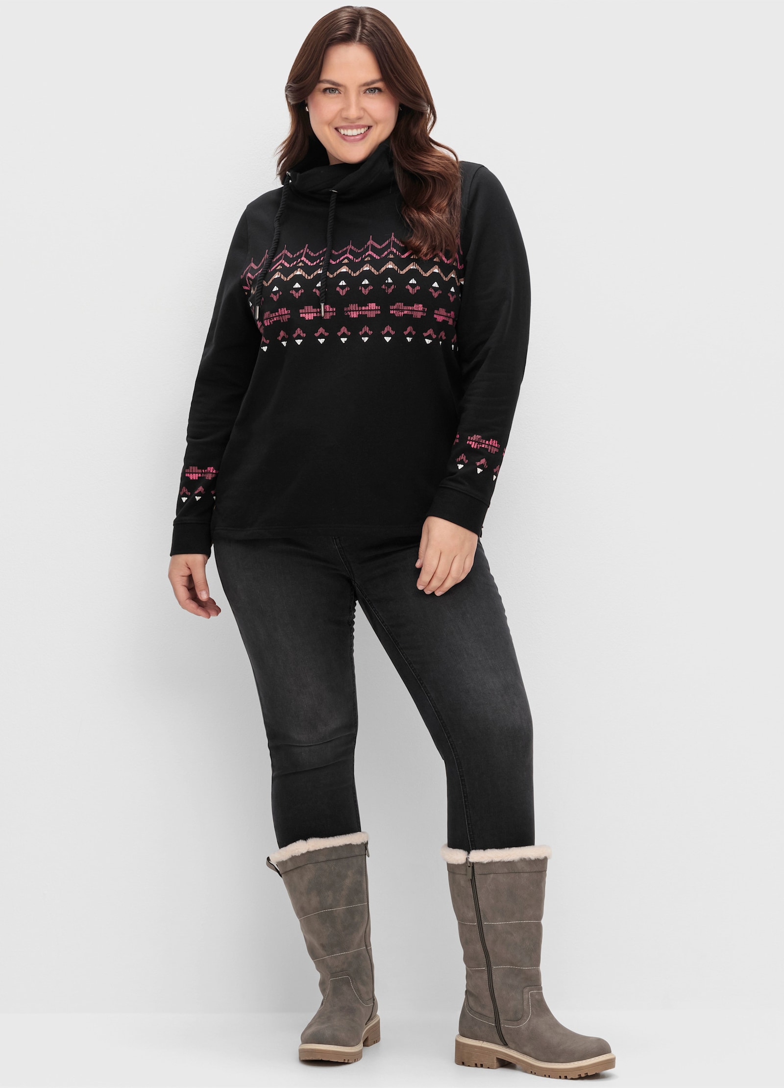sheego Sweatshirt mit Norwegermuster - schwarz bedruckt
