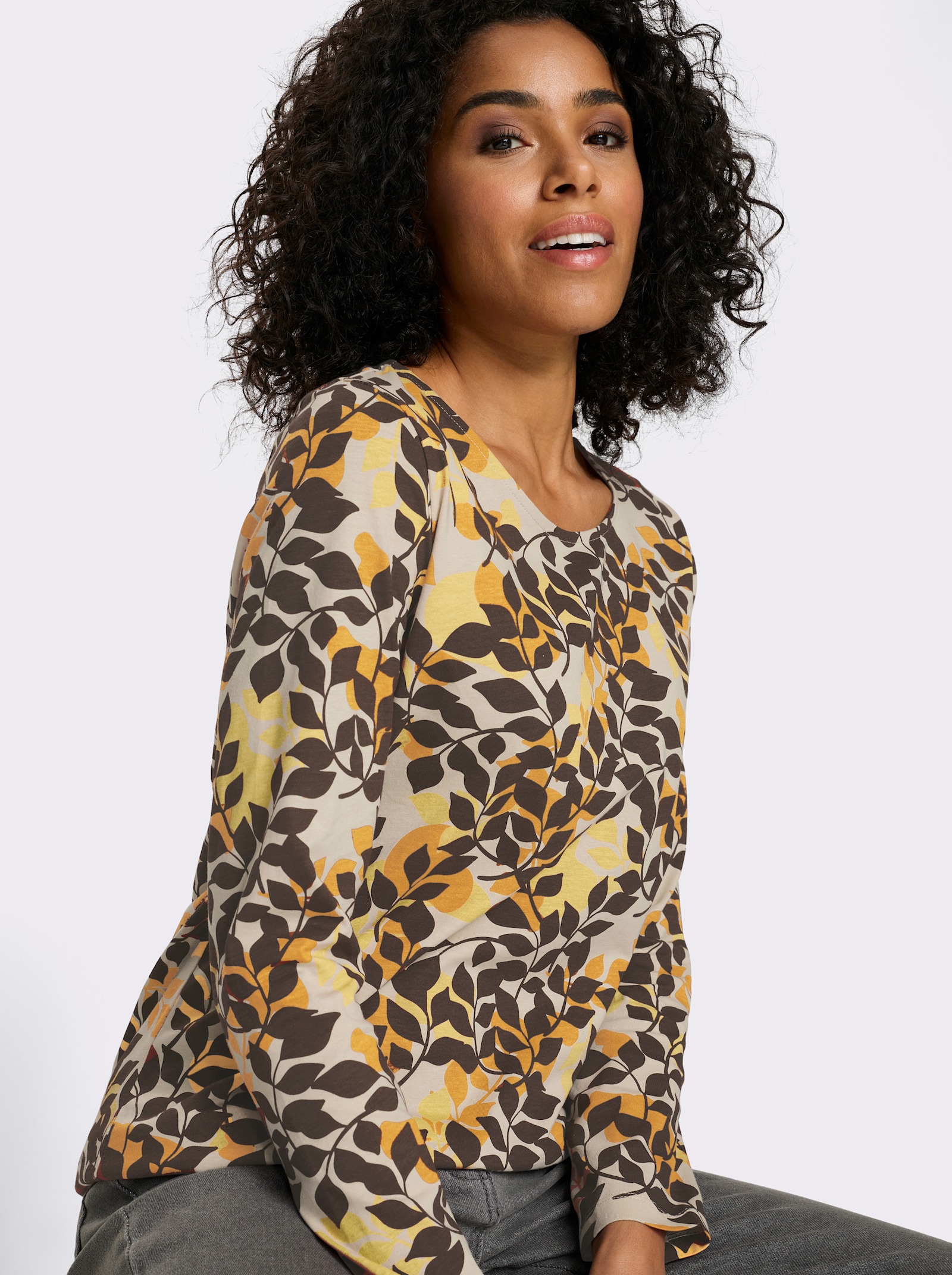 Langarmshirt im Blätter-Dessin - ocker-schoko-bedruckt