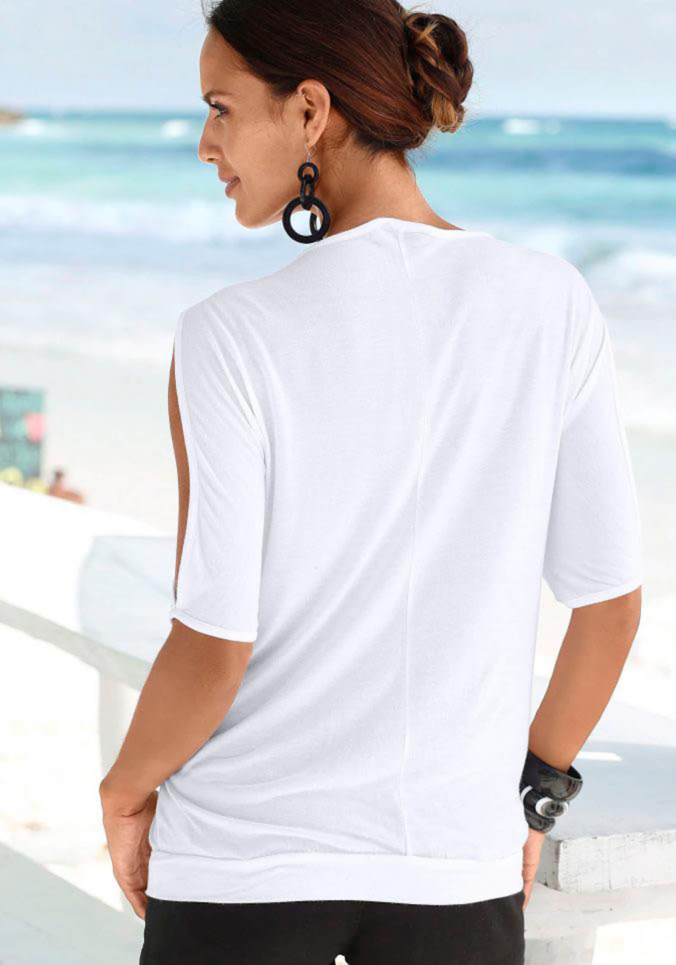 Lang Shirt  günstig Kaufen-Strandshirt in weiß-bedruckt von LASCANA. Strandshirt in weiß-bedruckt von LASCANA <![CDATA[Hübscher Federprint. Lässige halblange Ärmel mit Seitenschlitzen. Länge ca. 64 cm. Aus 100% Viskose.]]>. 