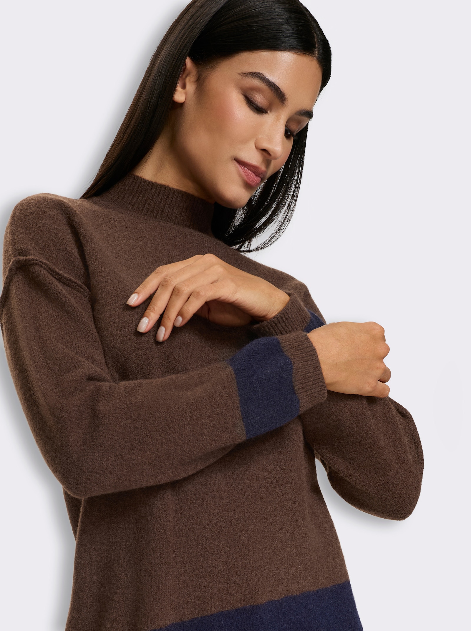 heine Stehkragenpullover mit schrägem Saum - schoko-marine