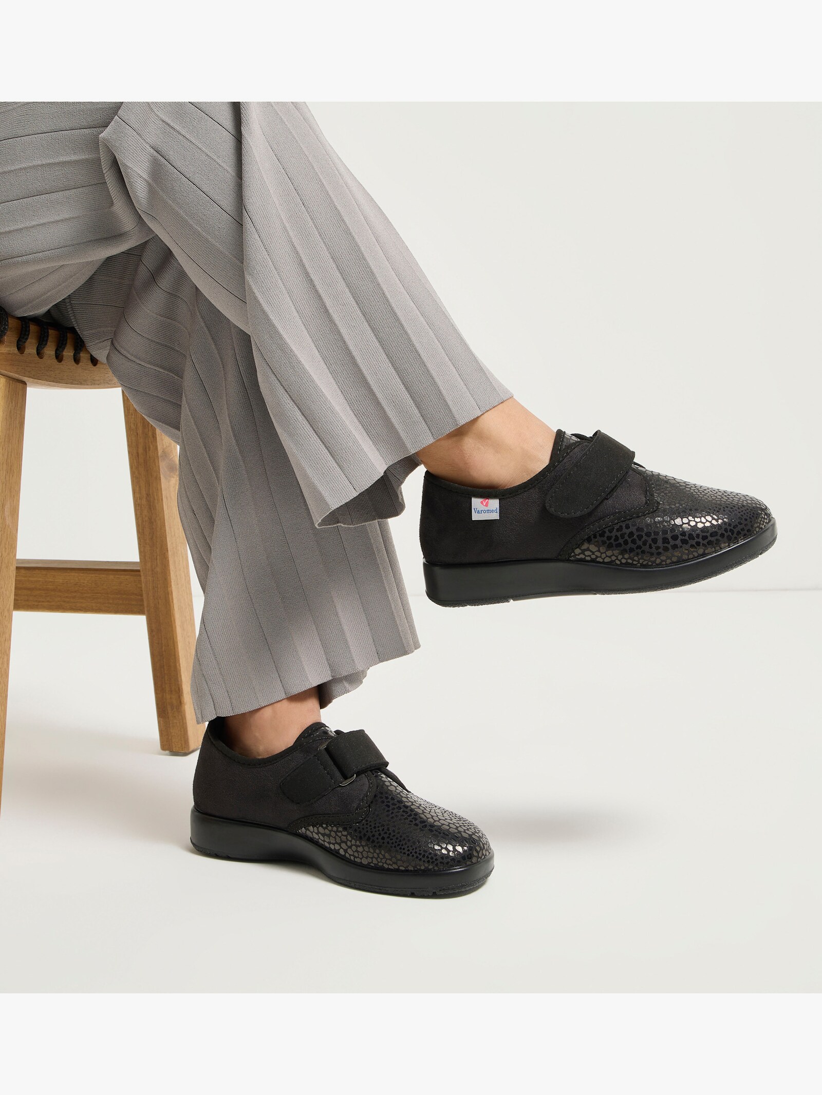 Varomed Klettschuh in Spezialweite L - schwarz