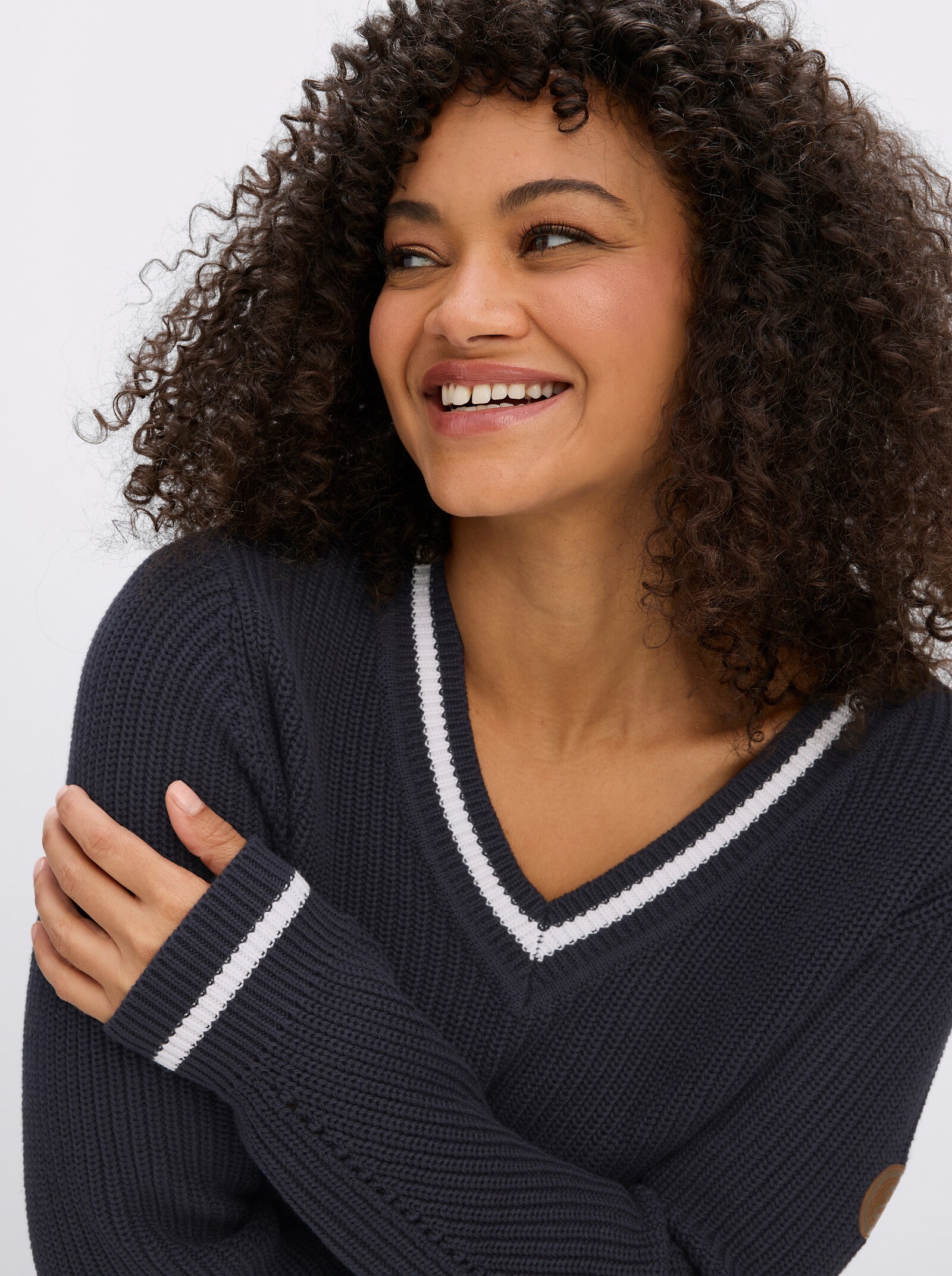 sheego Langarm-Pullover mit Kontrast-Details - tiefblau-ecru