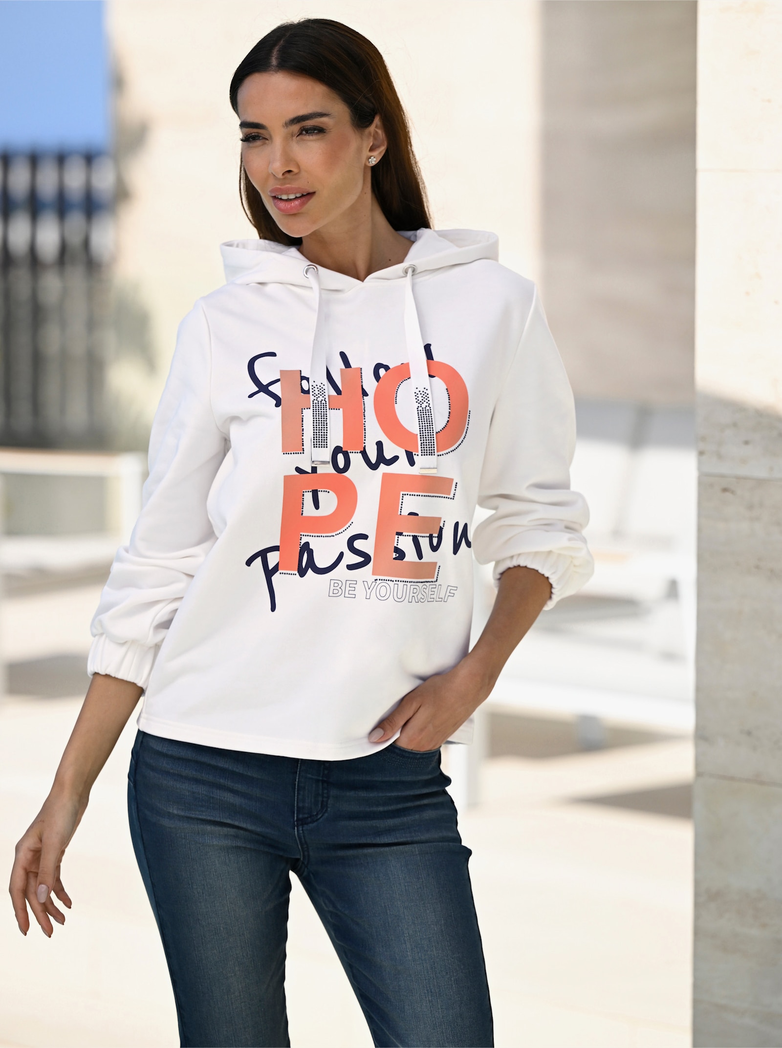 heine Sweatshirt mit Schriftzug - ecru-orange-bedruckt