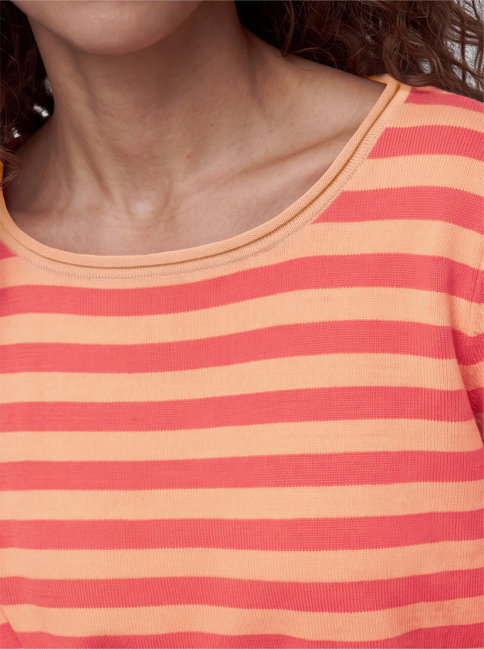 heine Feinstrickpullover mit Rollbündchen - koralle-apricot-geringelt