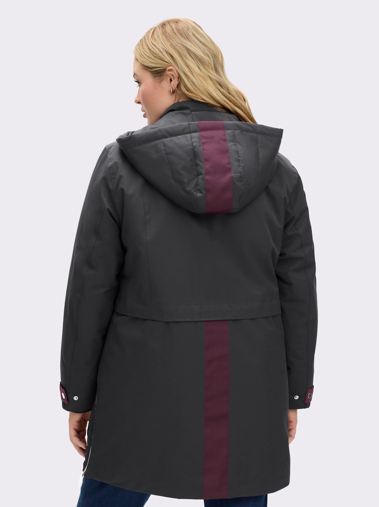 sheego Kapuzenjacke mit Kontrastdetails - schwarz