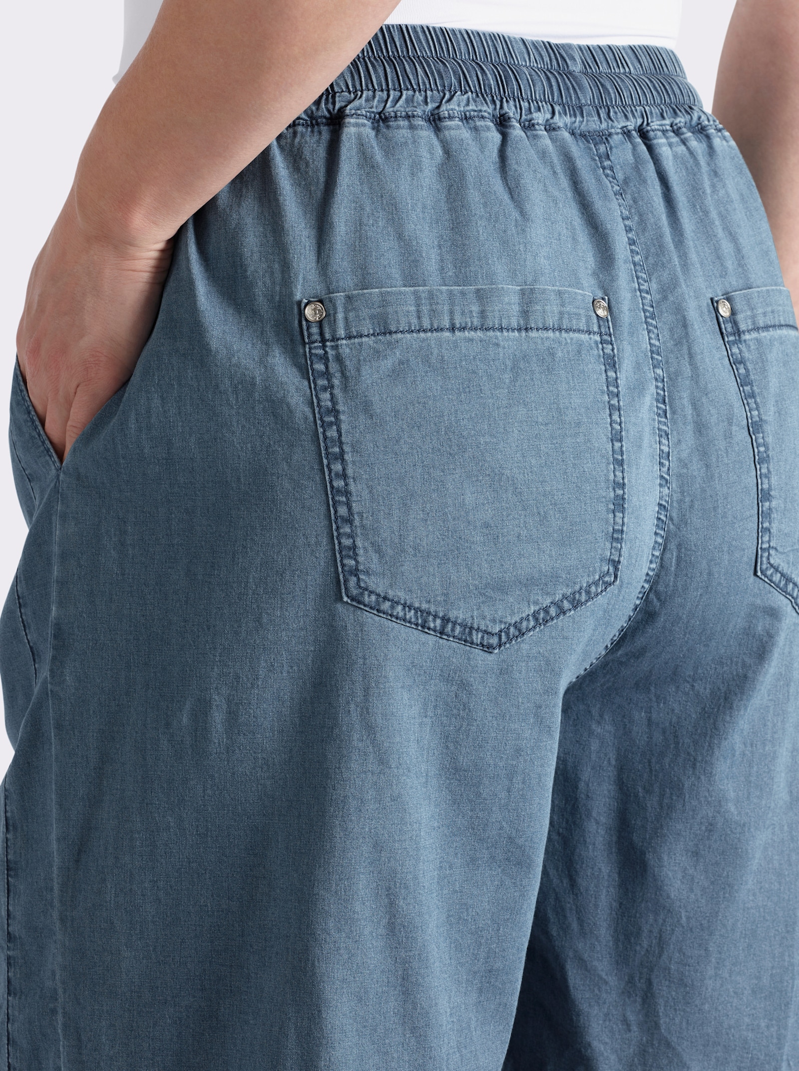 sheego Jeansshort mit Ziernieten hinten - blue-bleached