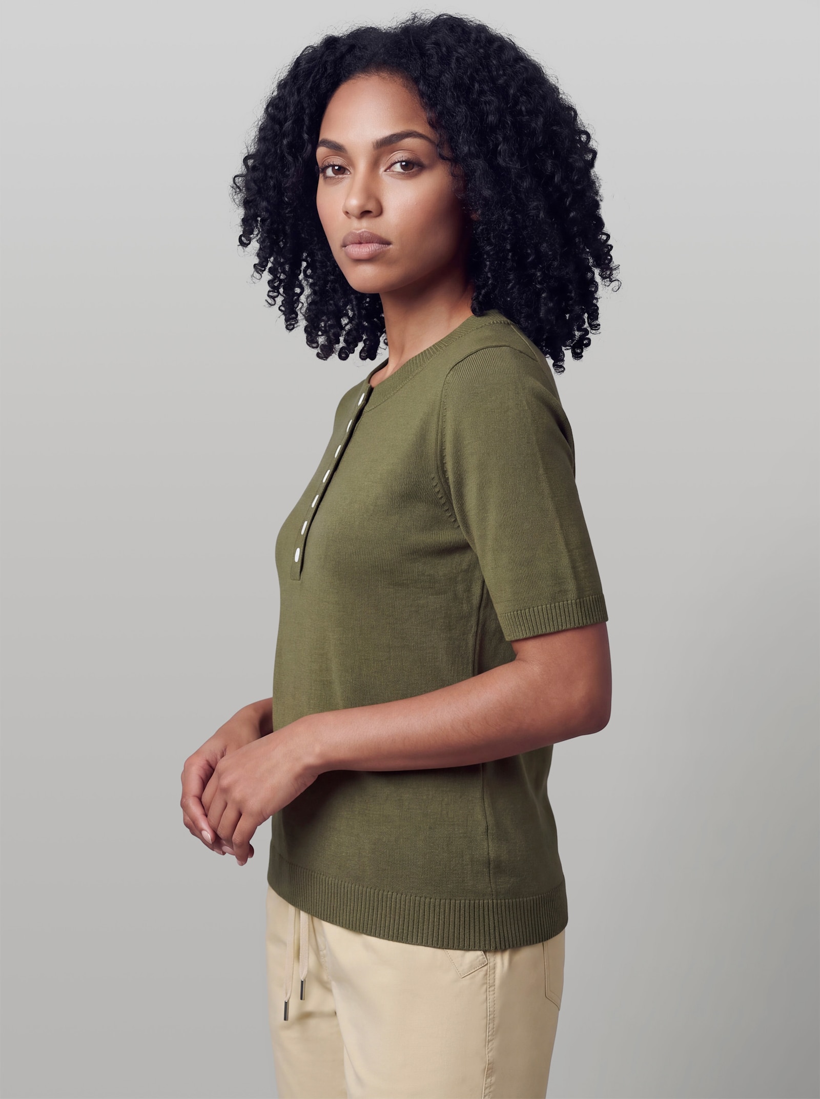 heine Kurzarmpullover mit Knopfleiste - oliv