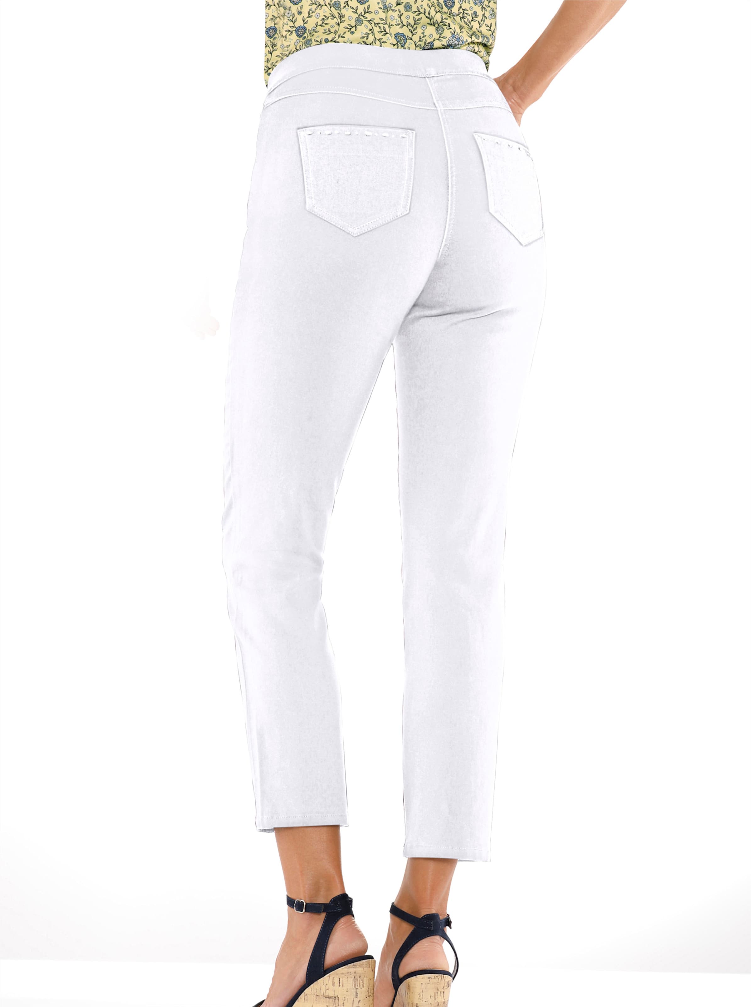 Jeans in günstig Kaufen-7/8-Jeans in weiß von heine. 7/8-Jeans in weiß von heine <![CDATA[Modische 7/8-Jeans in angenehm weicher Twill-Qualität. Der rückwärtige Sattel und der Stretch-Anteil sorgen für eine tolle Passform. Mit komfortablem Rundum-Dehnbund sowie ang