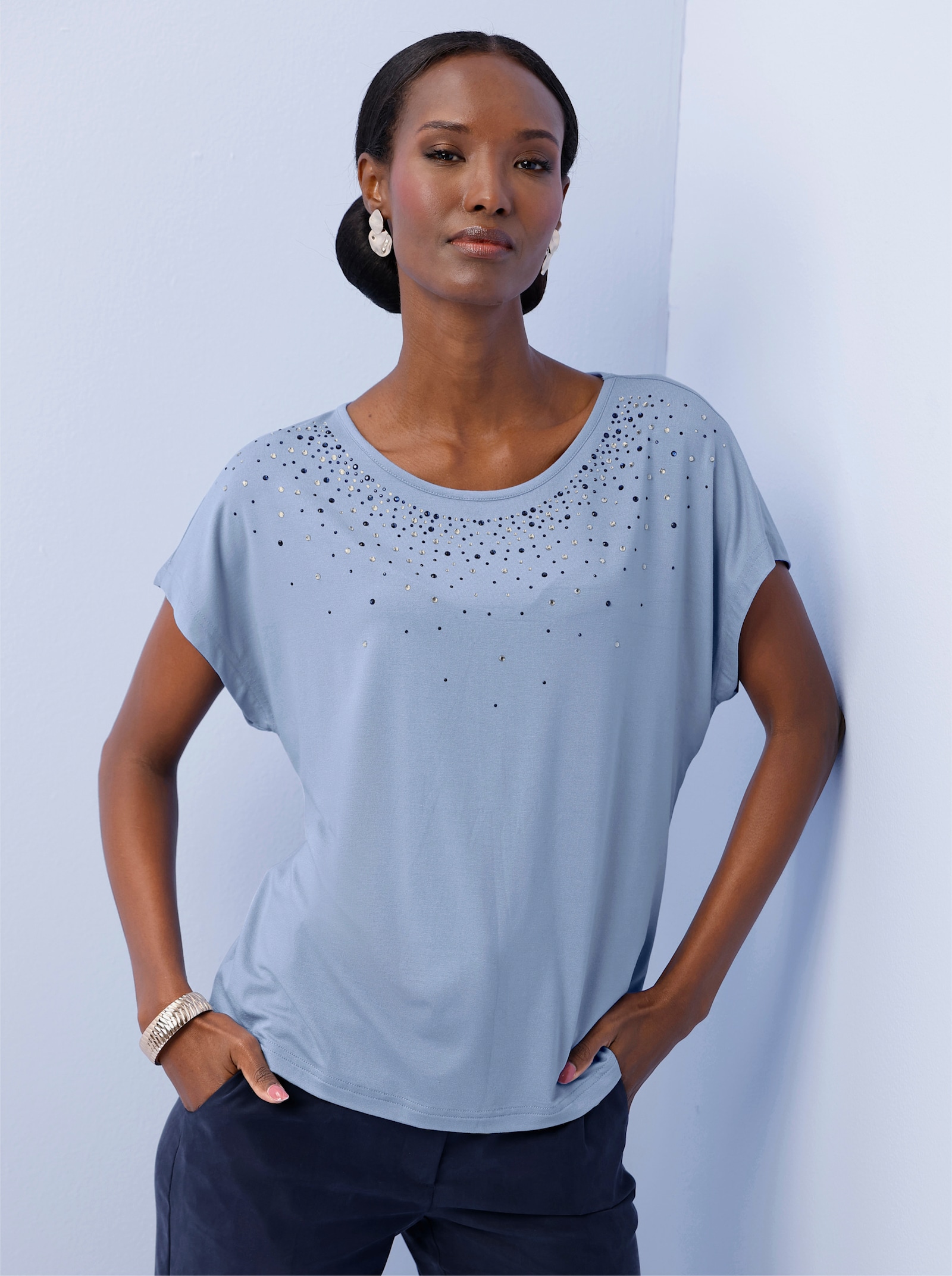 Kurzarmshirt mit funkelnden Glitzersteinchen - himmelblau