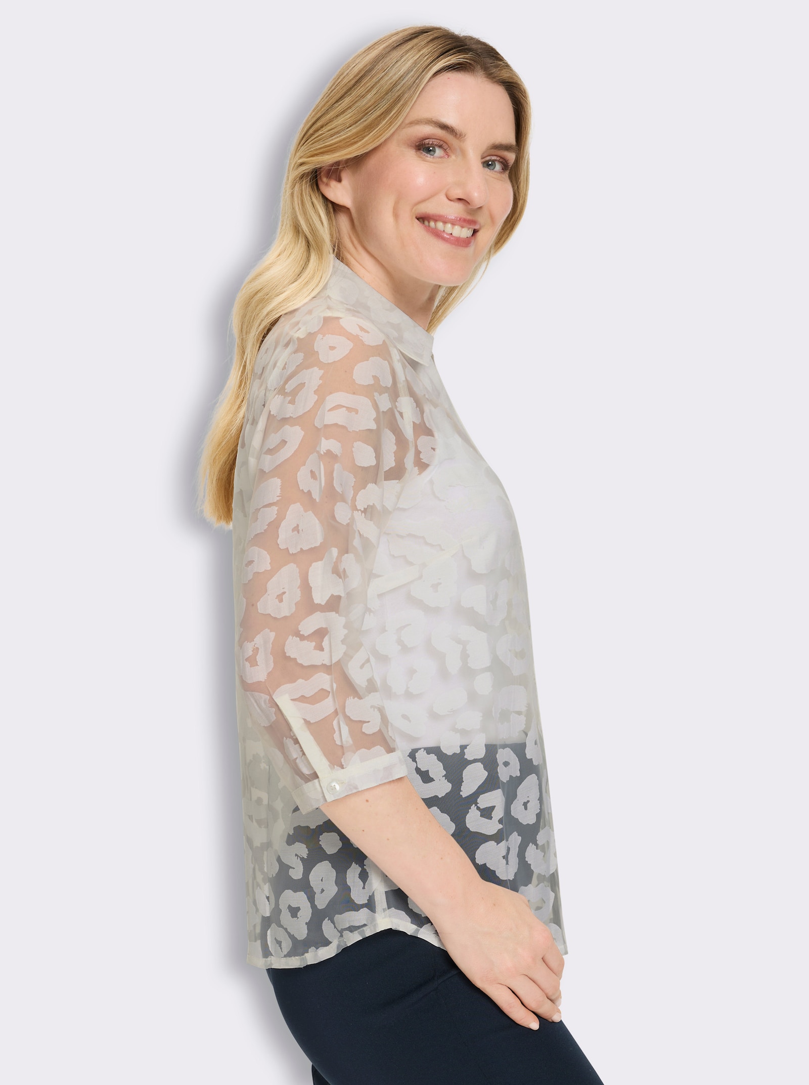 Klassische Bluse mit Leo-Ausbrenner - ecru