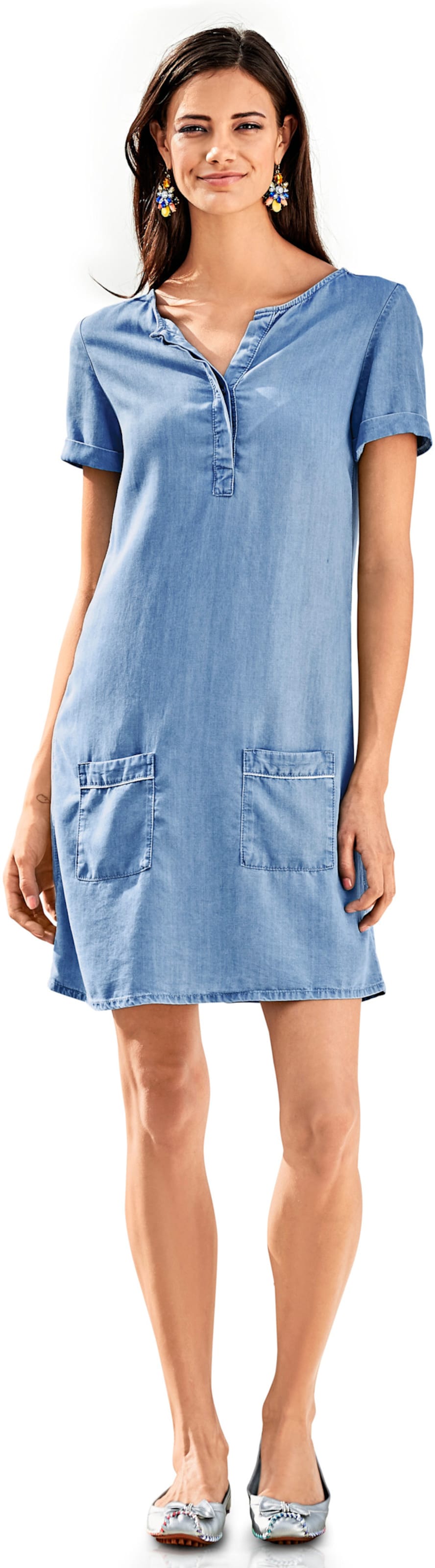 TEN UND günstig Kaufen-Jeans-Kleid in blue denim von heine. Jeans-Kleid in blue denim von heine <![CDATA[Jeans-Kleid Modischer Casual-Look. Angenehme, pflegeleichte Qualität. Figurumspielend, mit Kurzarm und aufgesetzten Taschen. Rundhalsausschnitt mit Knopfleiste.]]>. 