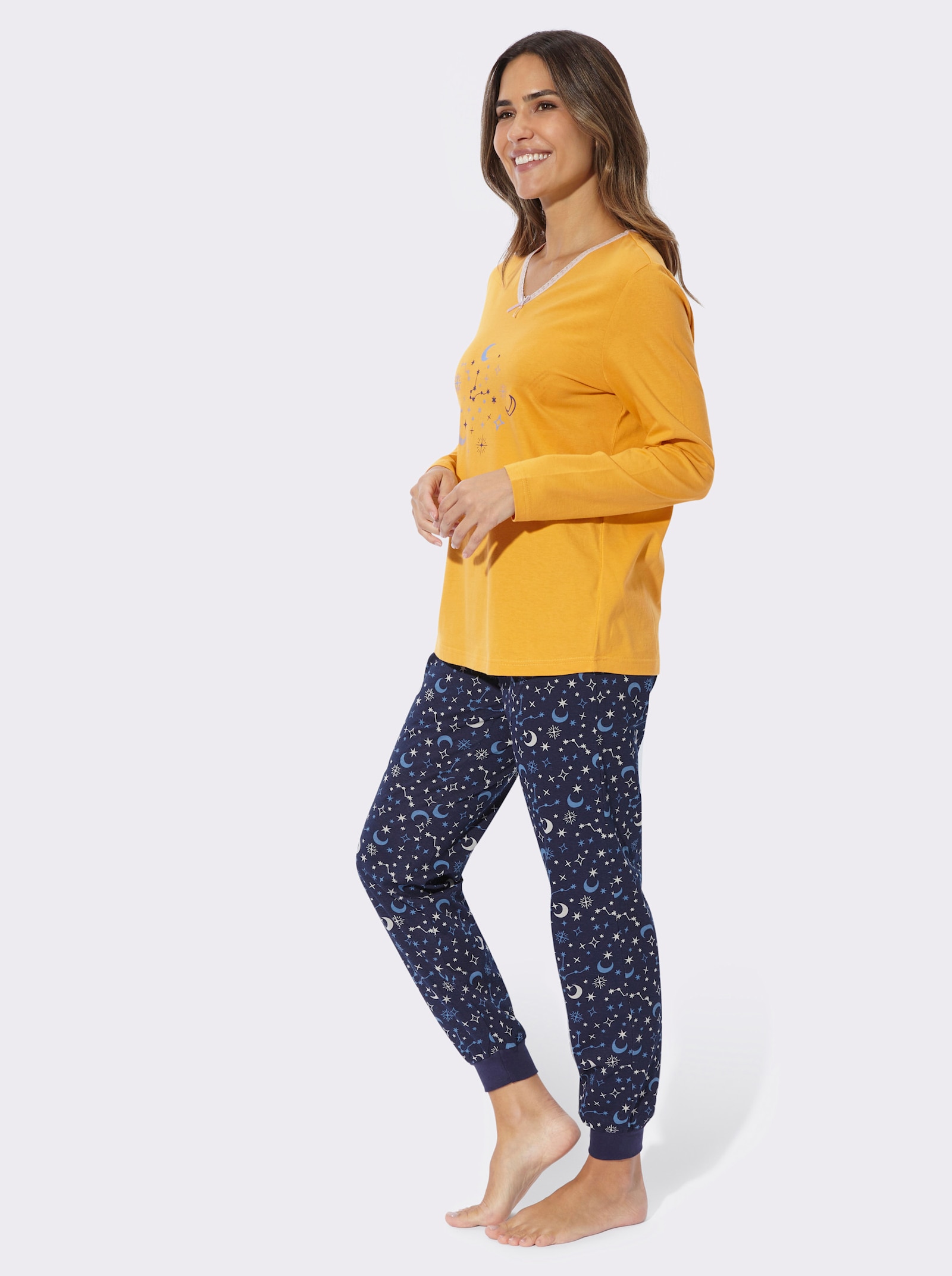 Schlafanzug mit Spitze am Ausschnitt - ocker-marine-bedruckt