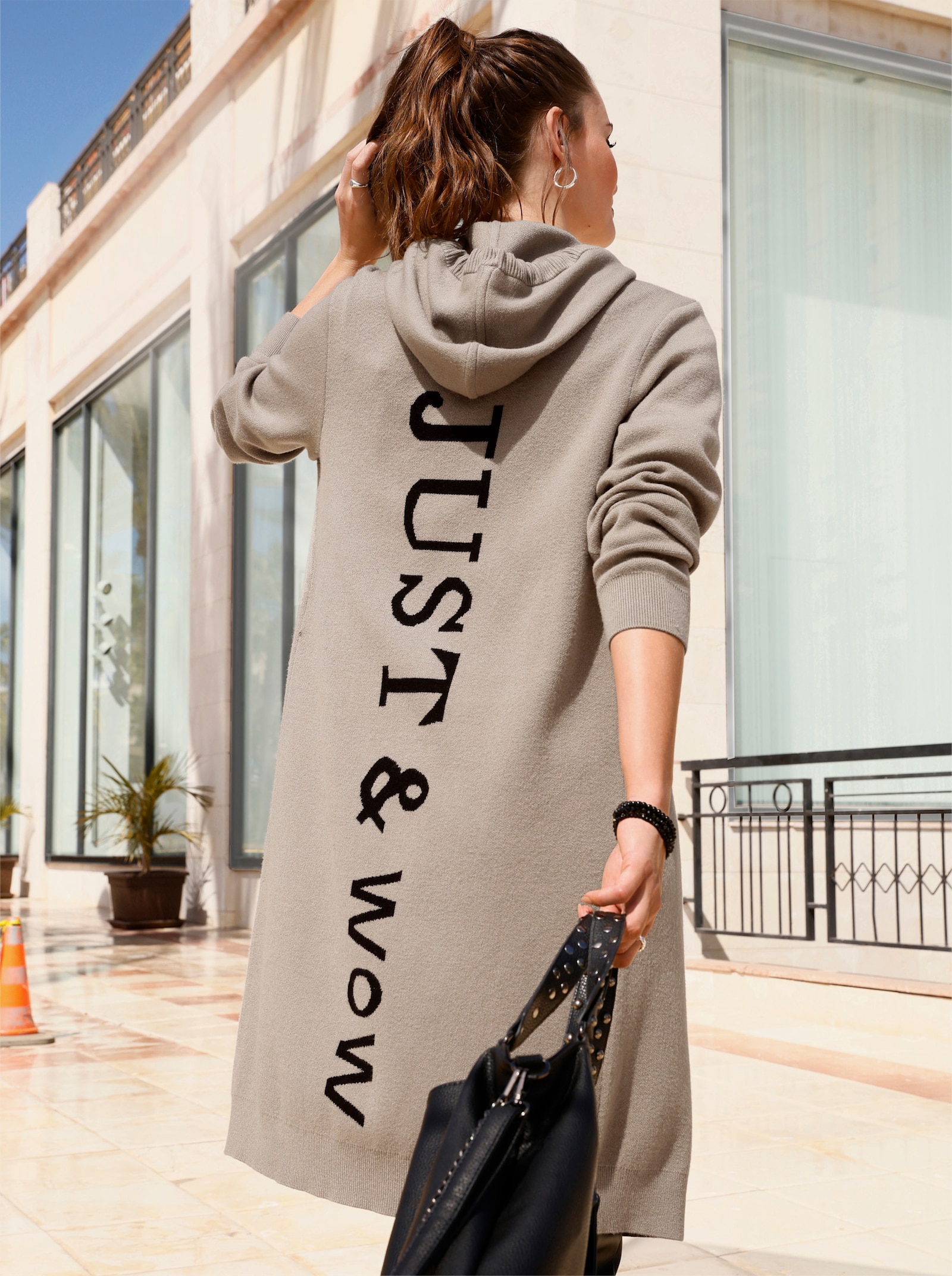 Lang vest met capuchon - leem/zwart