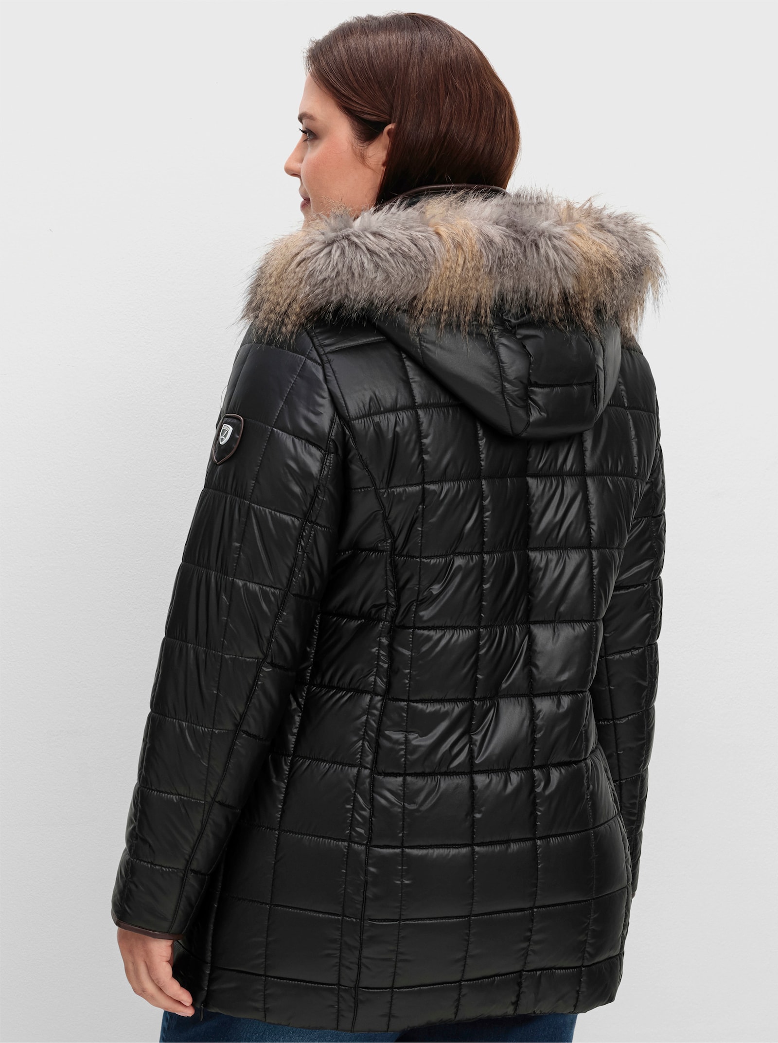 Steppjacke mit Reißverschluss-Seitenschlitzen - schwarz