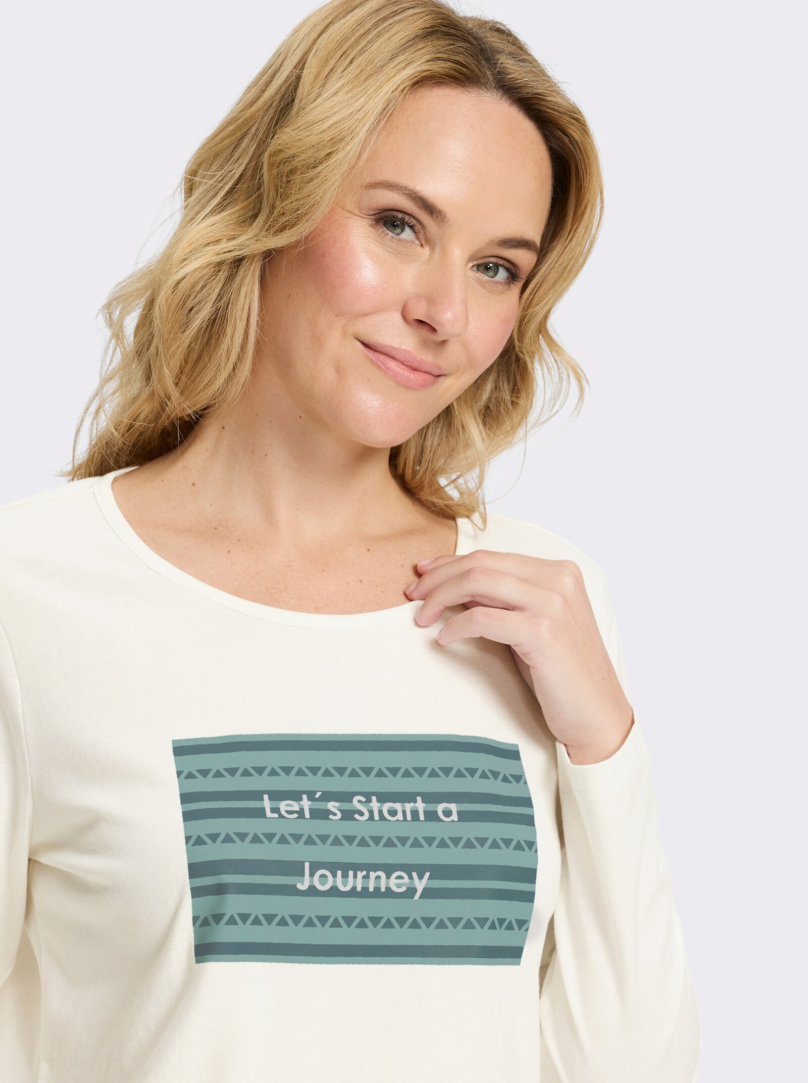 Rundhalsshirt mit Schriftzug - ecru-jade