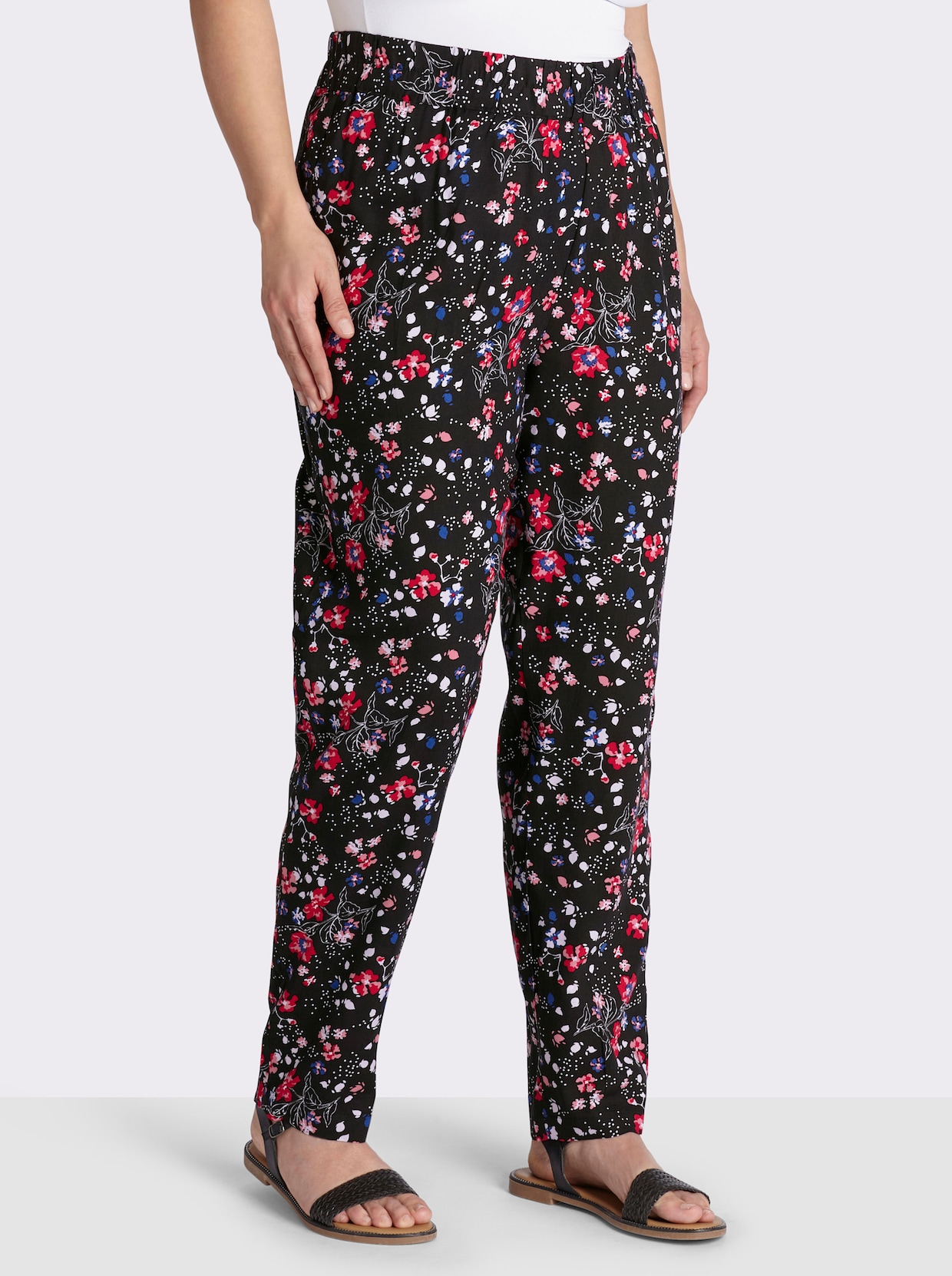 Schlupfhose mit floralem Druck - schwarz-erdbeere-bedruckt