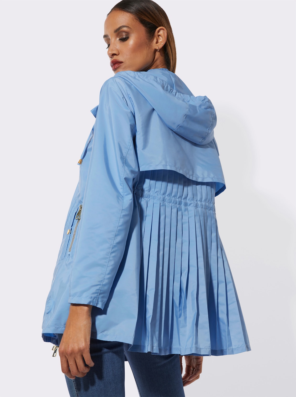 Übergangsjacke mit Tunnelzug auf Taillenhöhe hinten - himmelblau