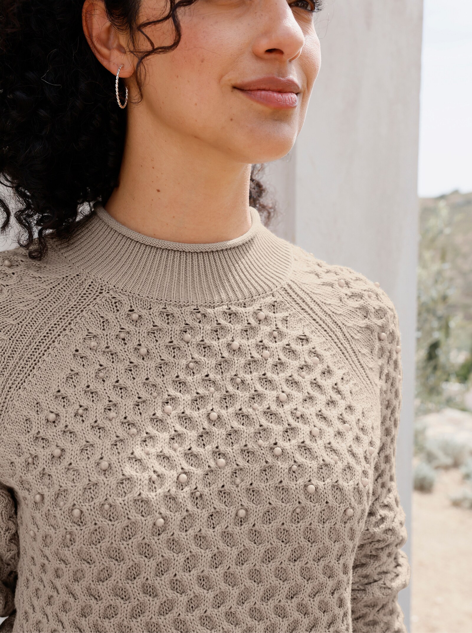 Stehkragenpullover mit Zierperlen - sesam